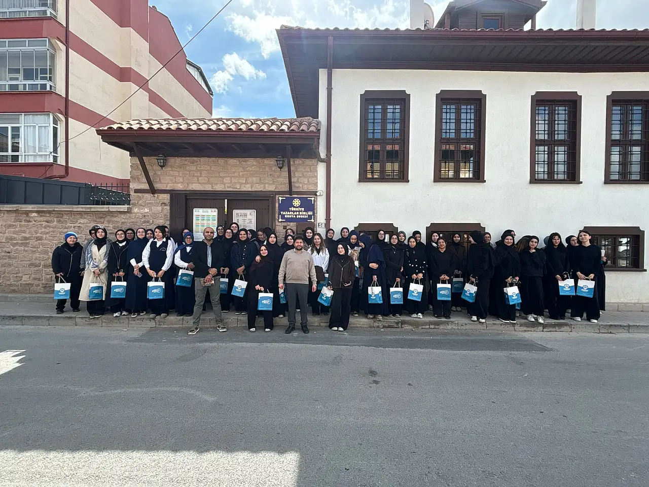 Konya'da geleceğin yazarları usta isimlerle buluştu