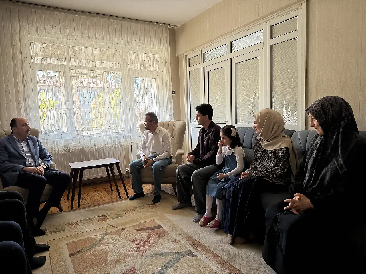 Konya'da umre sevinci yaşayan aileye Başkan Altay'dan ziyaret