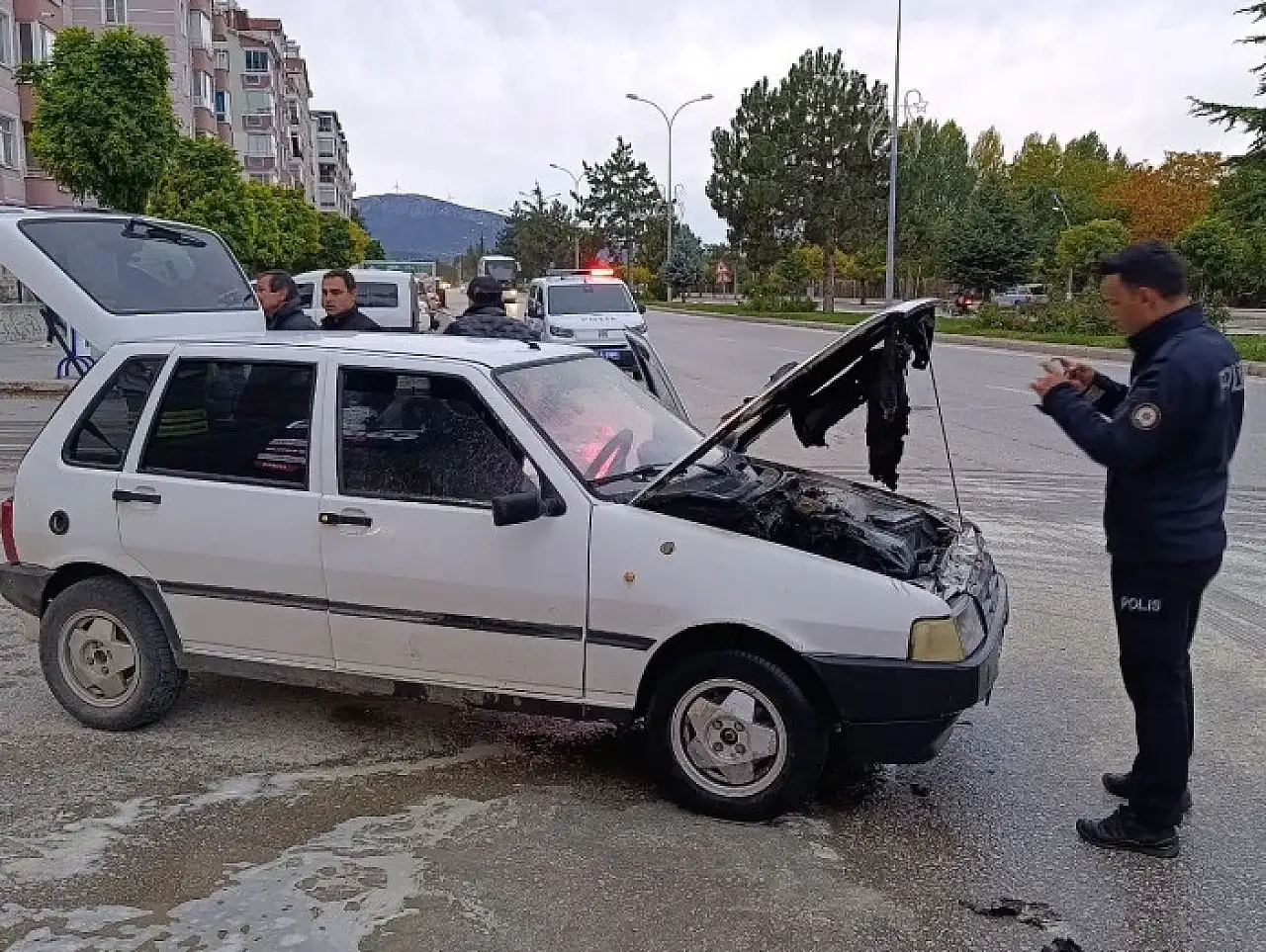 Konya'da seyir halindeki otomobil alev aldı! Canını zor kurtardı