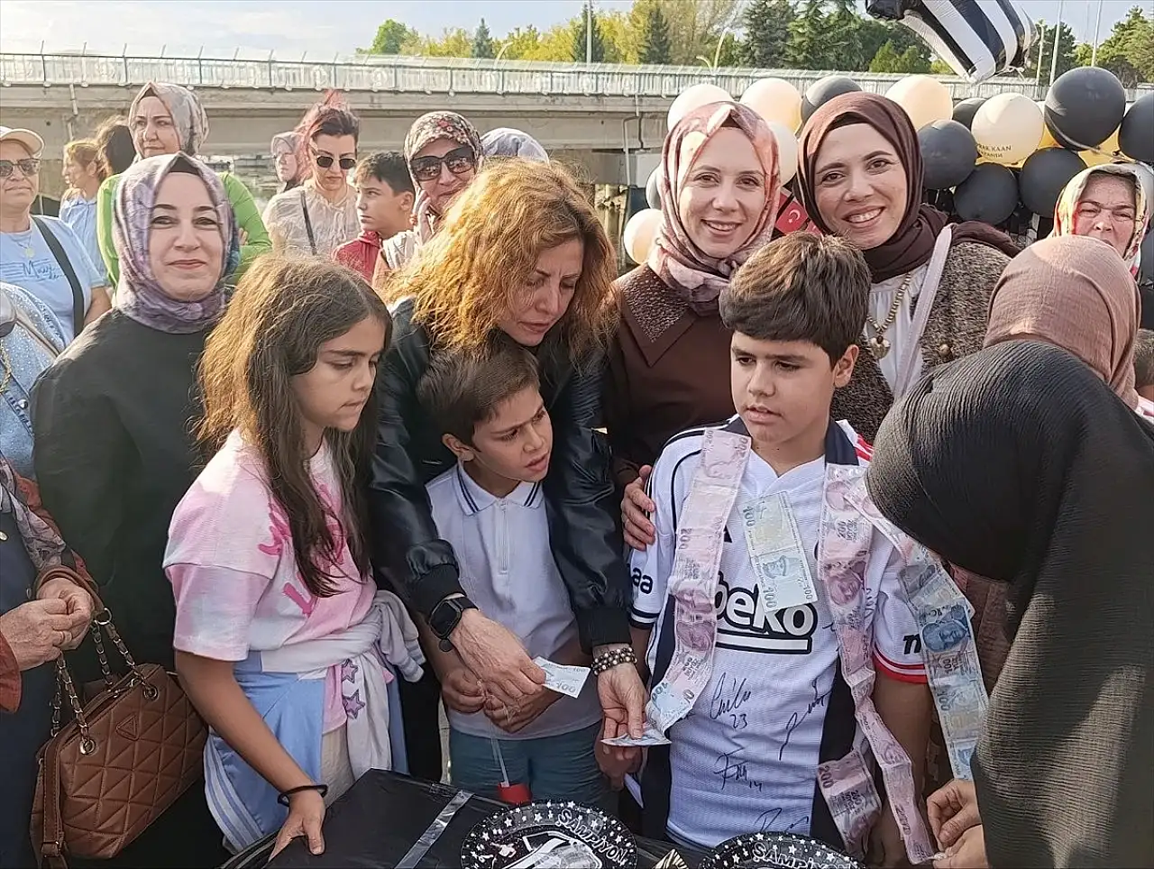 Konya'da DMD hastası Toprak Kaan için gökyüzüne balonlar bırakıldı