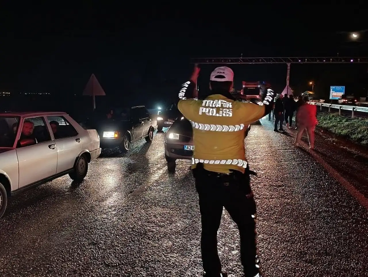 Konya'da peş peşe kazalar! 11 yaralı var