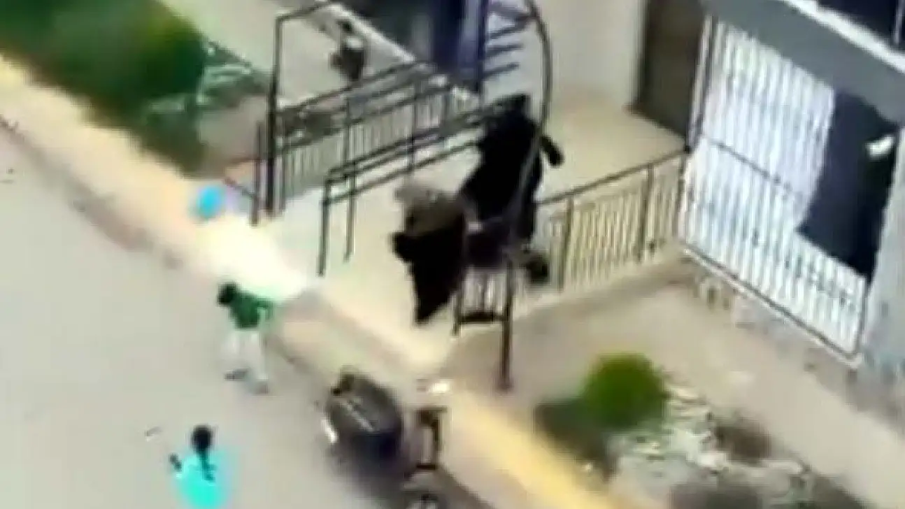 Tartıştığı ailenin kaçmaya çalışan 6 yaşındaki oğlunu bıçakladı