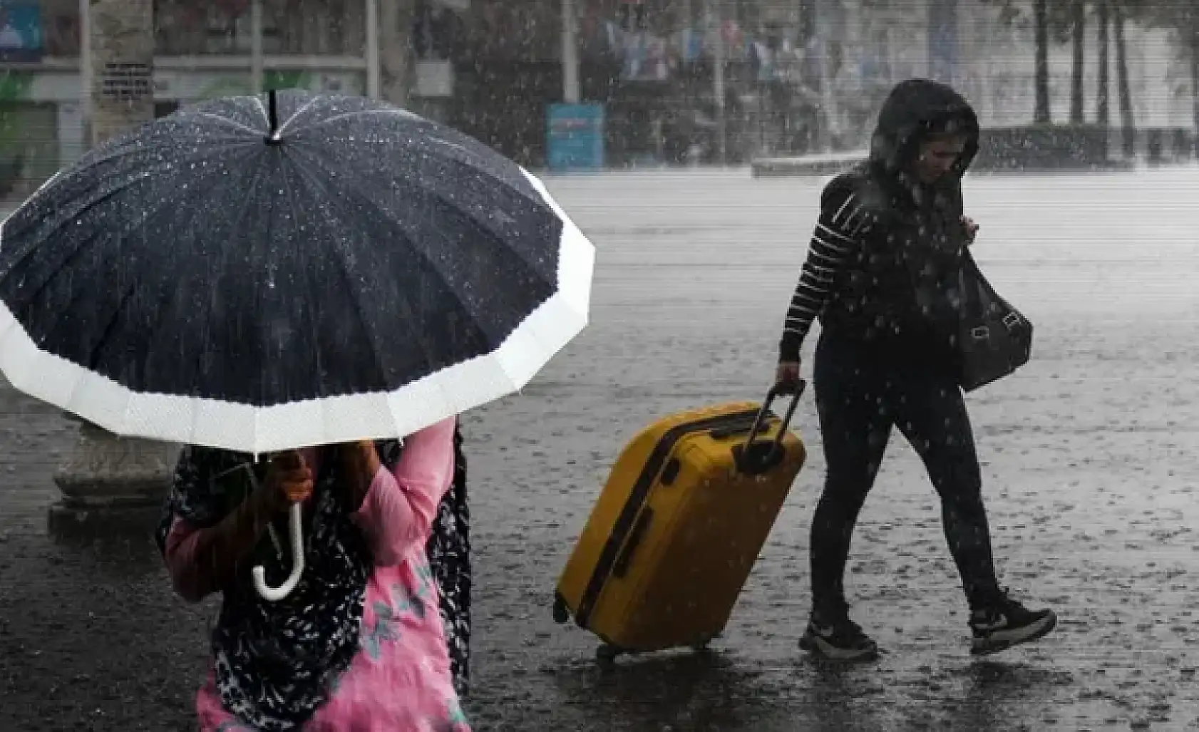 Meteoroloji'den sağanak yağmur uyarısı! Mersin, Bursa, Konya ve Adana'da hava durumu nasıl olacak?
