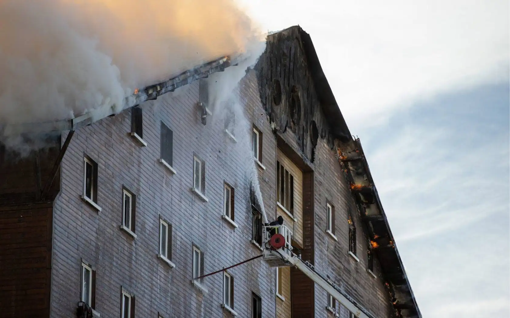 Grand Kartal faciasının üzerinden bir yıl geçti! 78 hikaye yarım kaldı!
