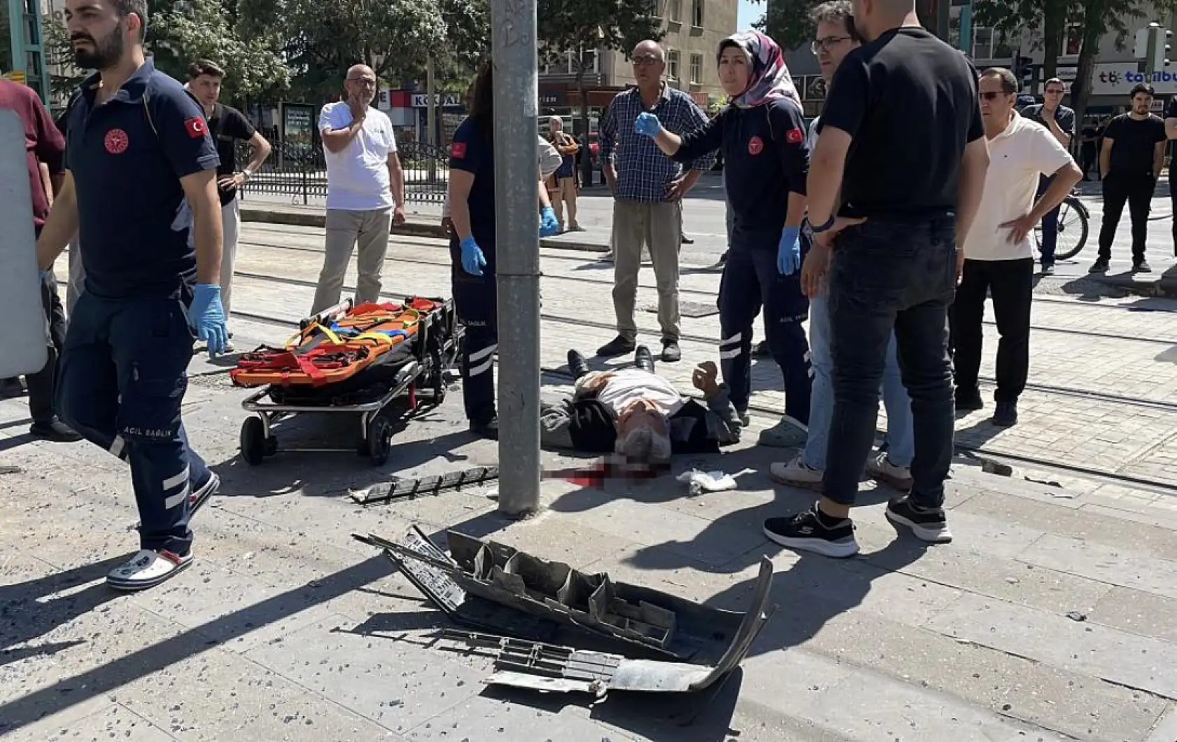 Son dakika: Konya'da kontrolden çıkan otomobil dehşet saçtı! Yaralılar var