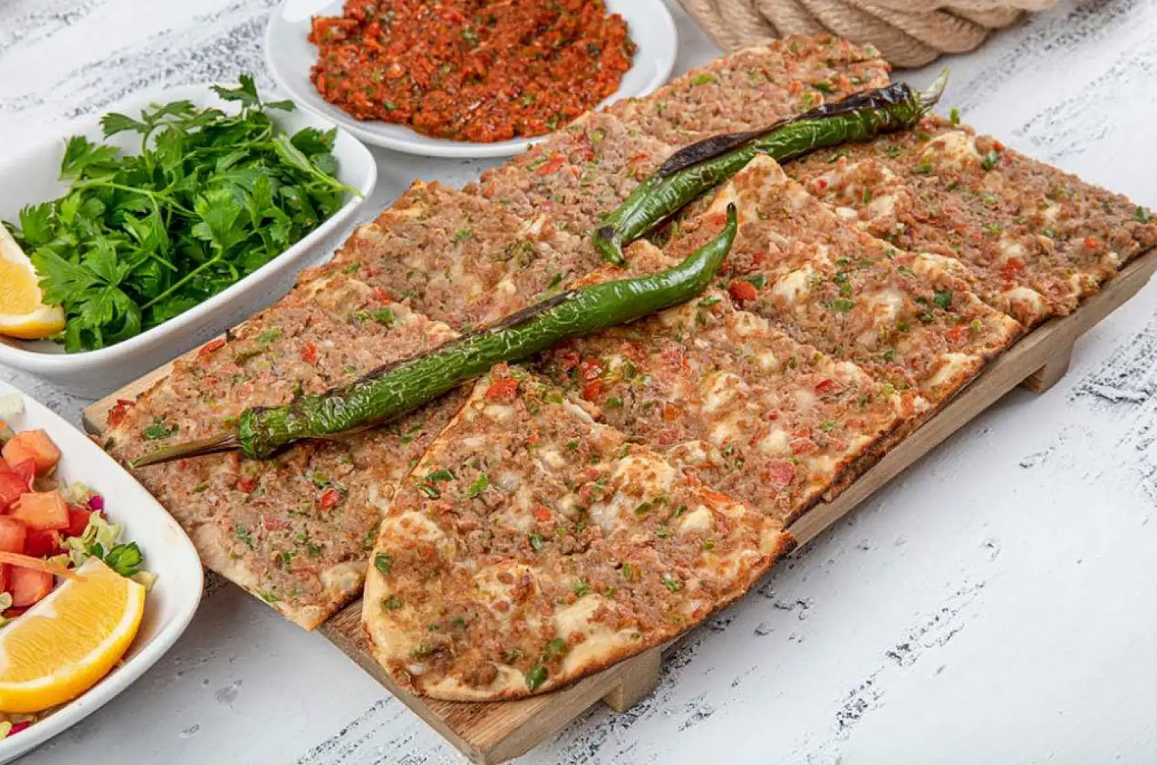 Konya'ya komşu ilden büyük saygısızlık! Etliekmek harcına bunu da kattılar! 