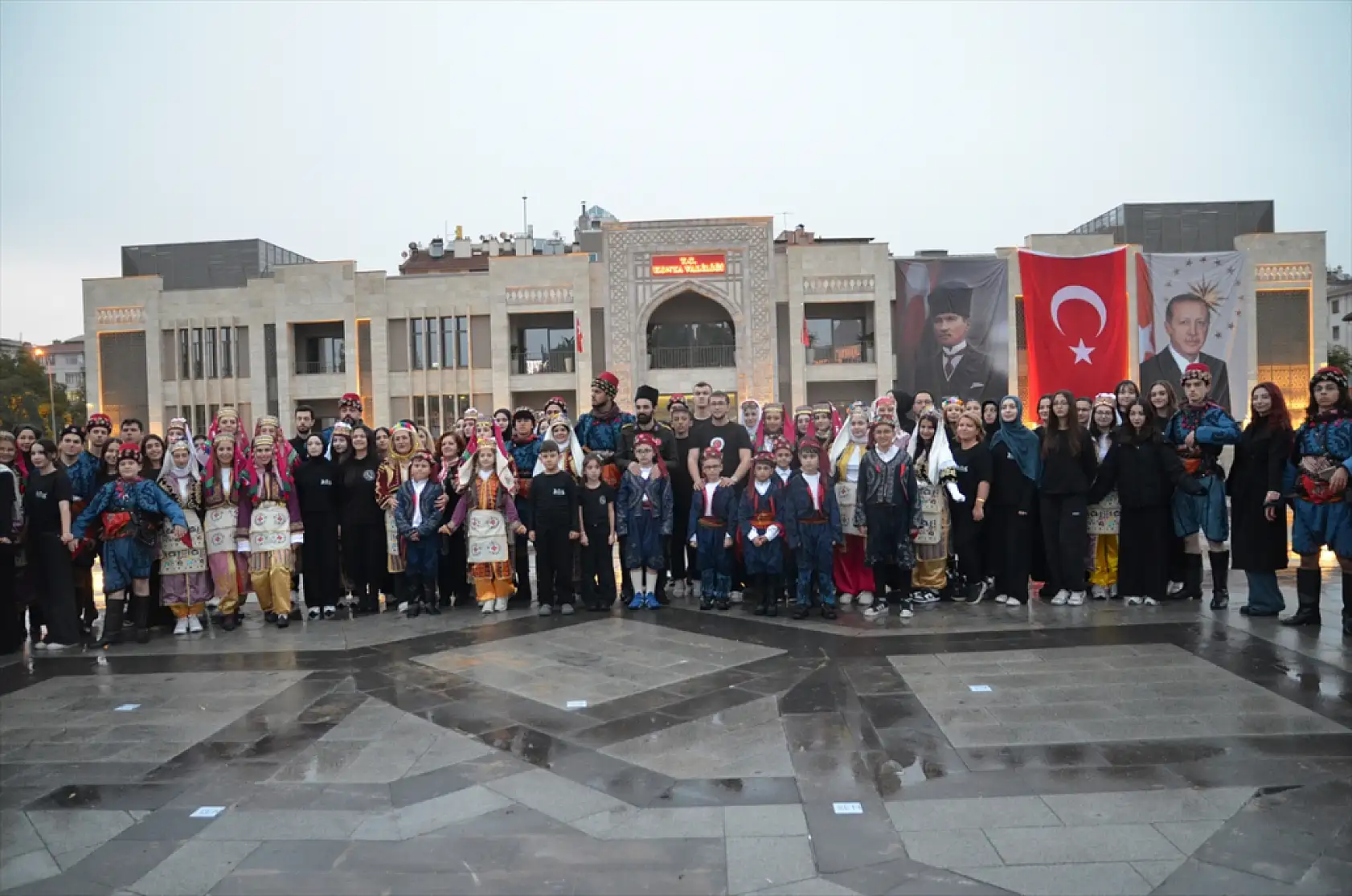 Konya'da 103 yıllık coşku zeybekle taçlandı!