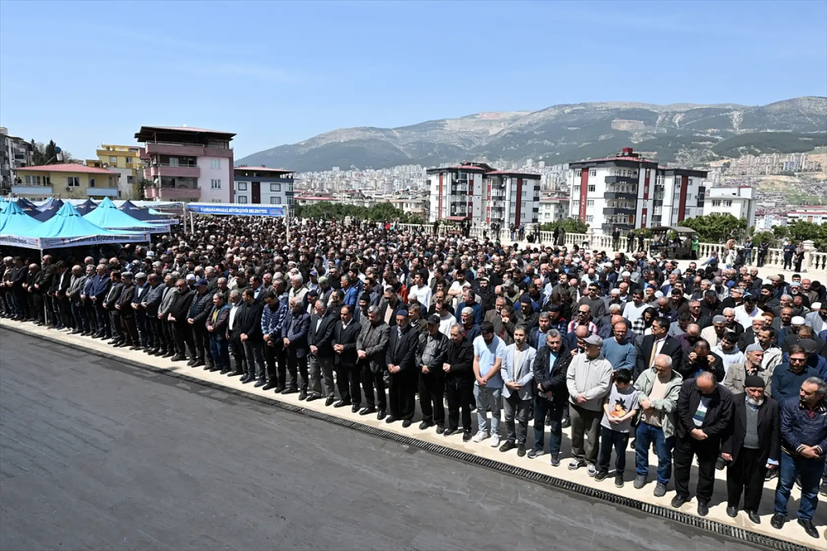 Türkiye öğrencilerini uğurluyor! 11 yaşındaki yavrulara son veda!