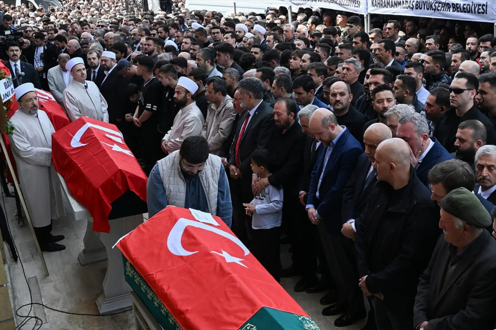 Türkiye öğrencilerini uğurluyor! 11 yaşındaki yavrulara son veda!