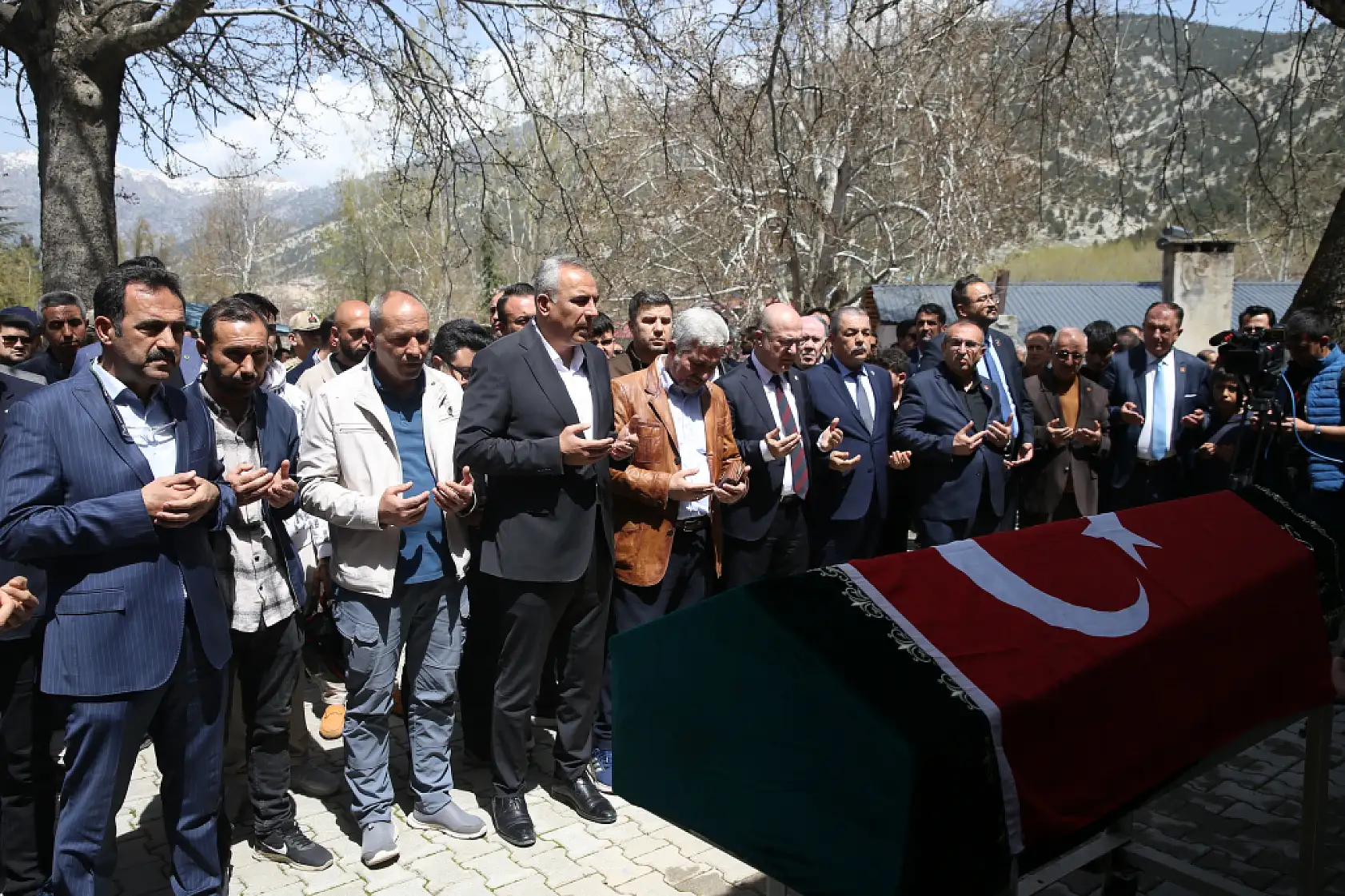 Türkiye öğrencilerini uğurluyor! 11 yaşındaki yavrulara son veda!