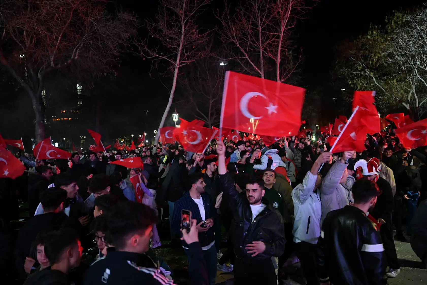 Tarihi zafer, muhteşem coşku! Konyalılar milli maçı dev ekrandan takip etti