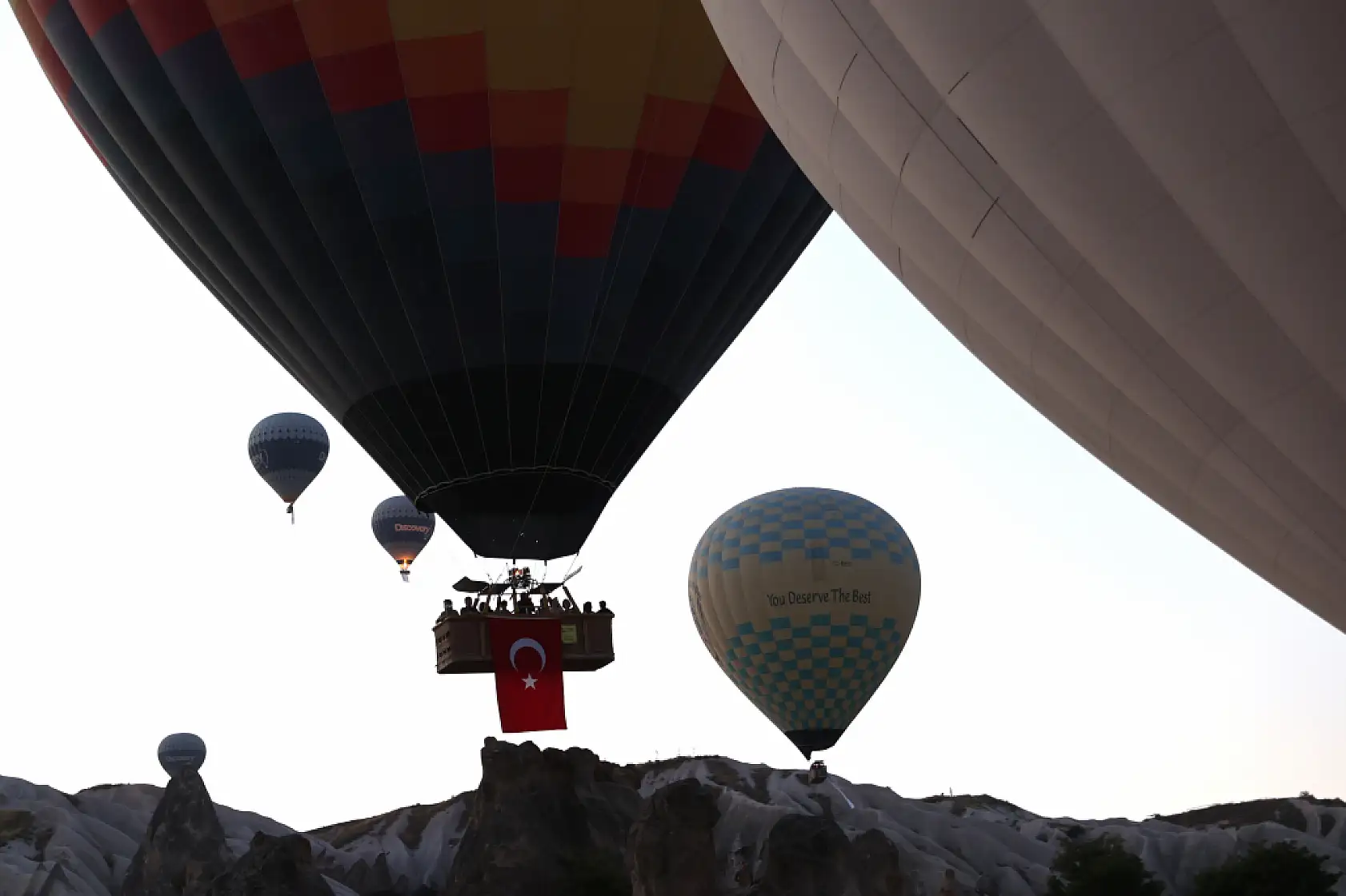Kapadokya'da balonlar 15 Temmuz'un anısına Türk bayraklarıyla donatıldı!