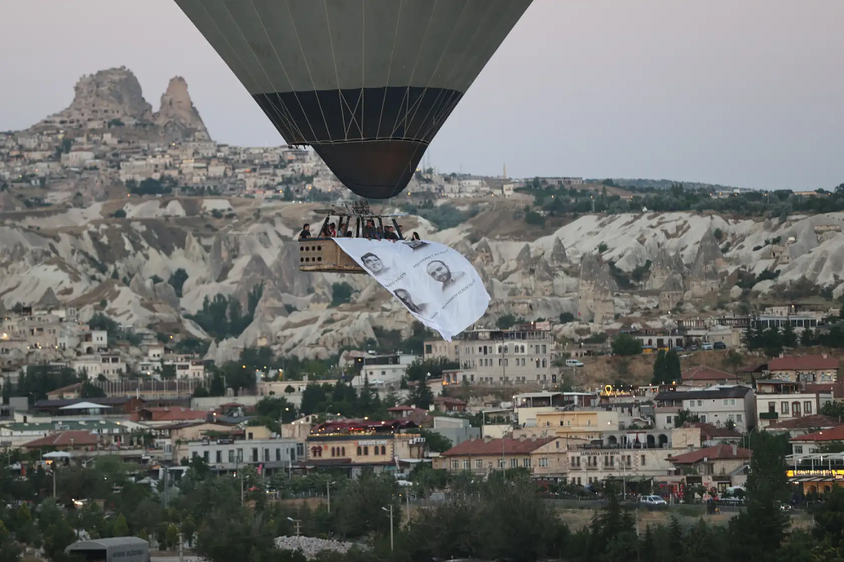 Kapadokya'da balonlar 15 Temmuz'un anısına Türk bayraklarıyla donatıldı!