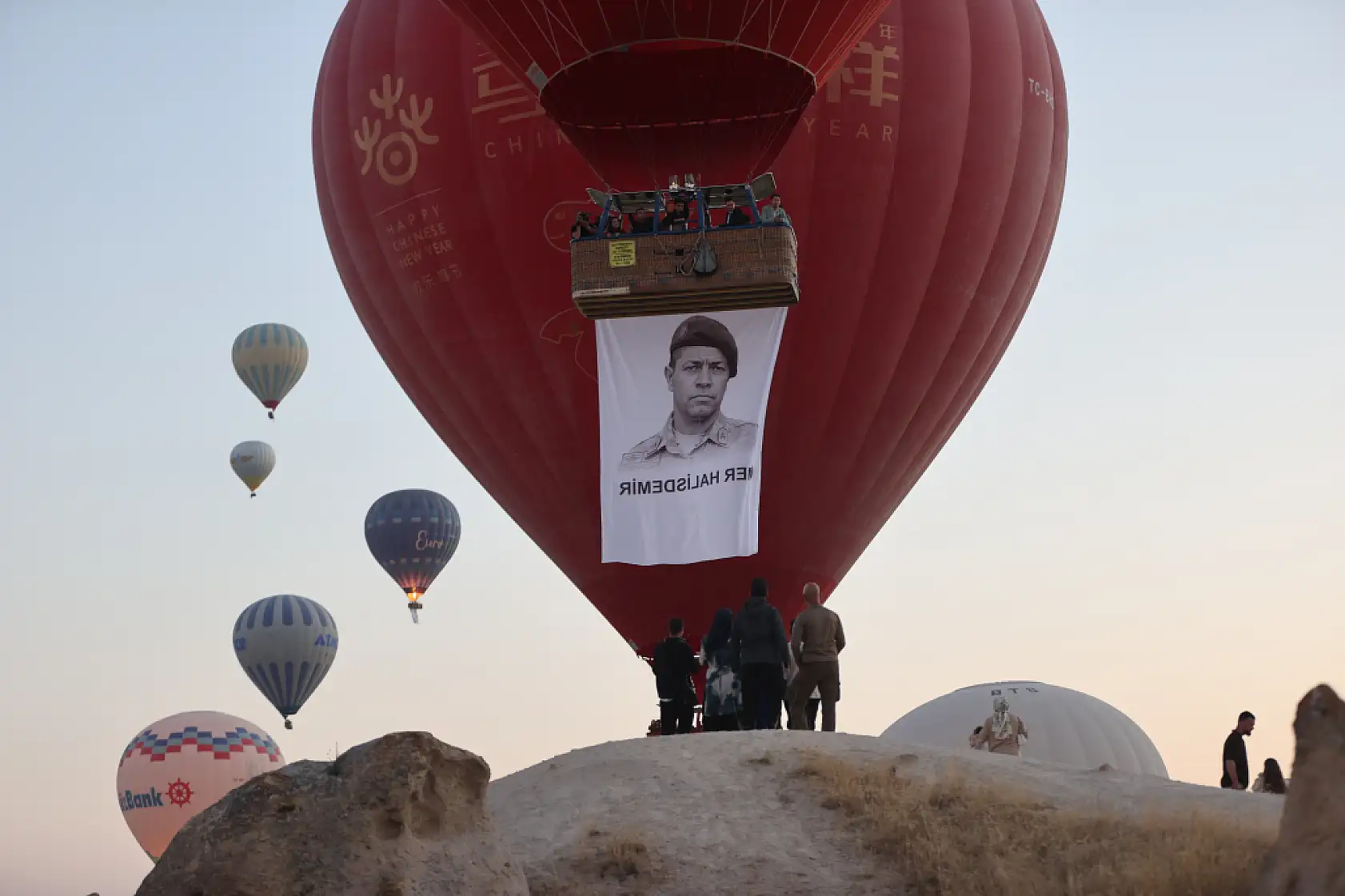 Kapadokya'da balonlar 15 Temmuz'un anısına Türk bayraklarıyla donatıldı!