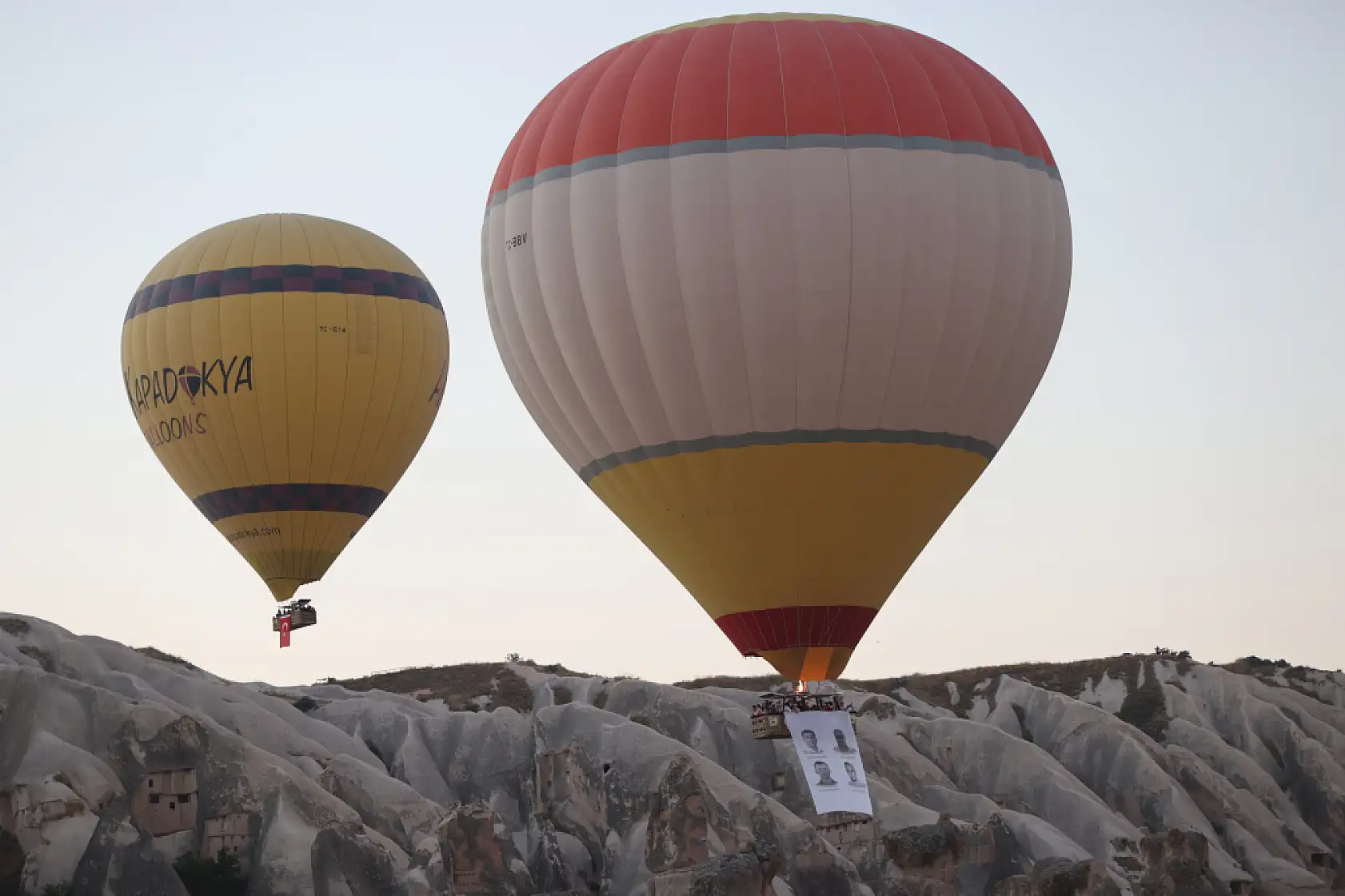 Kapadokya'da balonlar 15 Temmuz'un anısına Türk bayraklarıyla donatıldı!