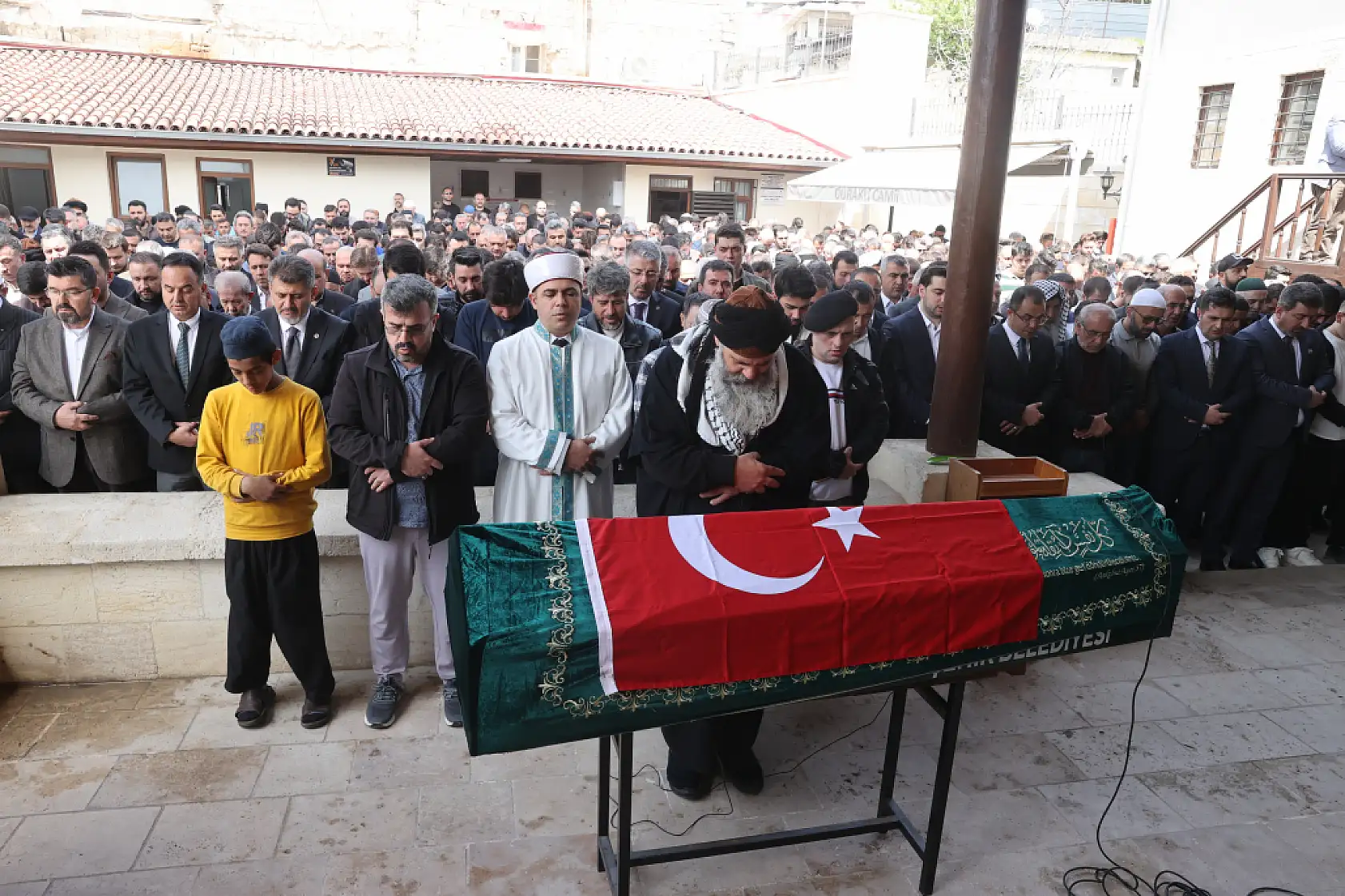 Türkiye öğrencilerini uğurluyor! 11 yaşındaki yavrulara son veda!