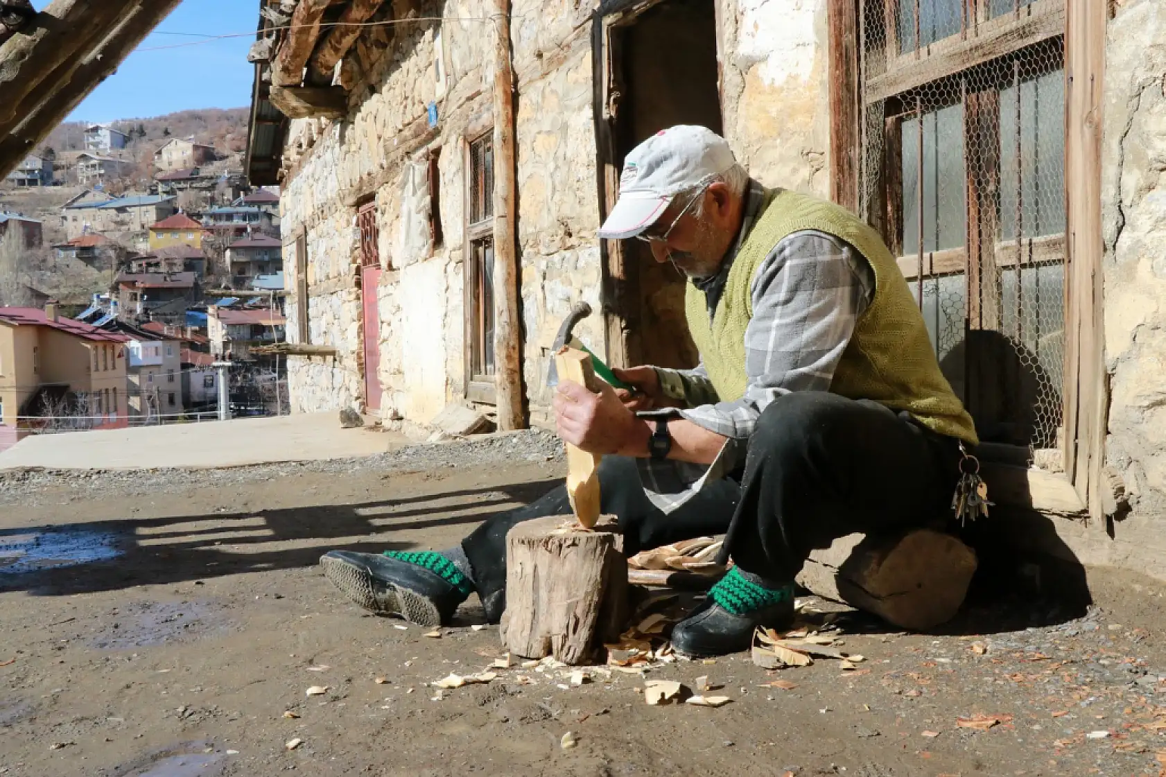 Konya'nın yarım asırlık kaşık ustası: Ata mirasını sabırla yontuyor!
