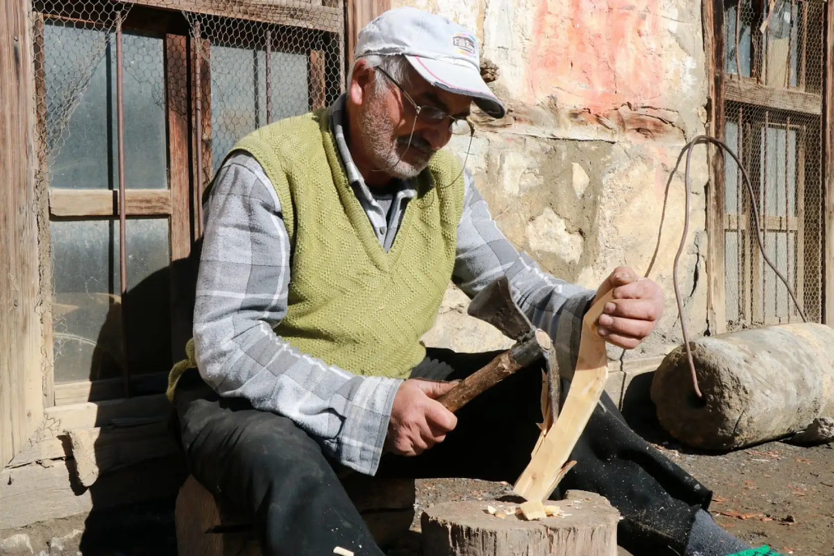 Konya'nın yarım asırlık kaşık ustası: Ata mirasını sabırla yontuyor!