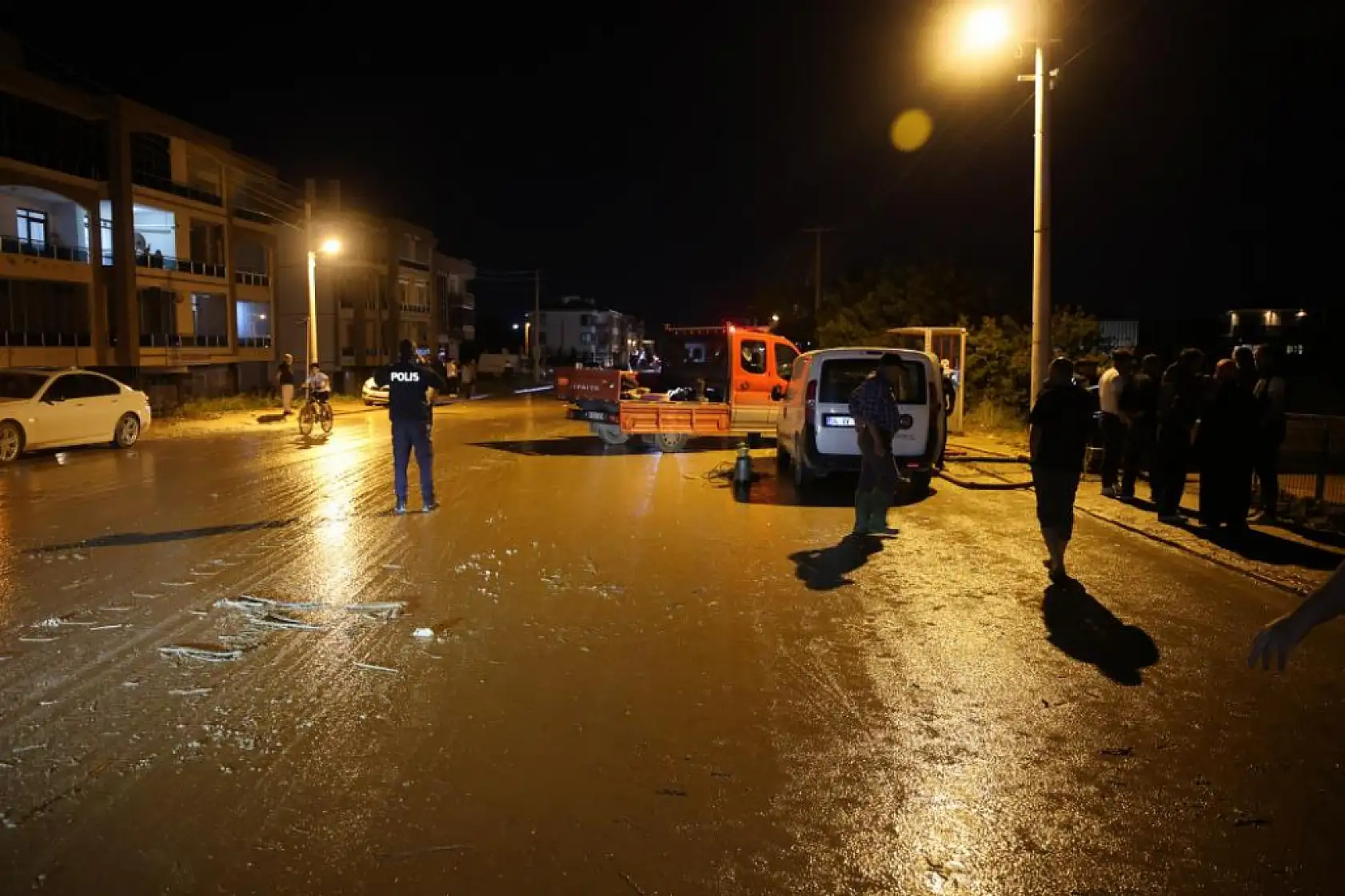 Konya'da sel etkili oldu! Sürücüler zor anlar yaşadı