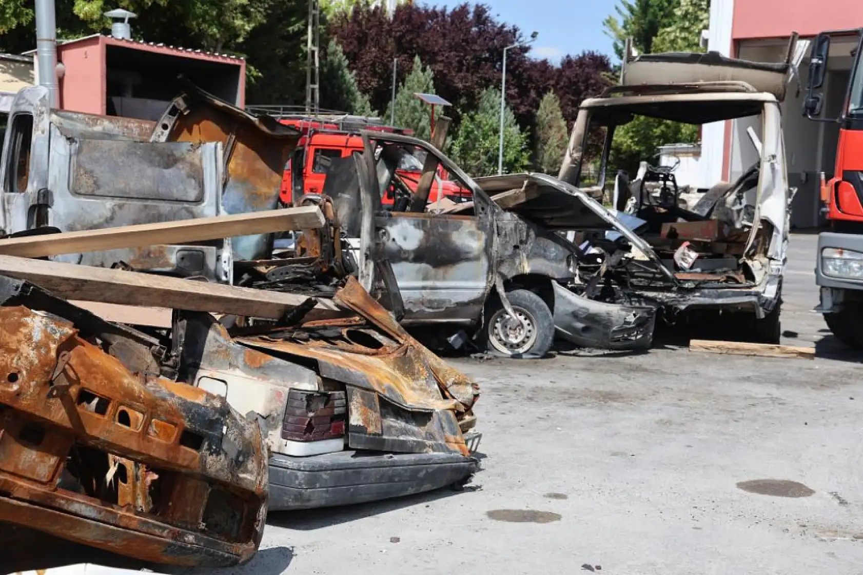 İhmal yangına davetiye çıkartıyor! Aracınızda bunları sakın yapmayın