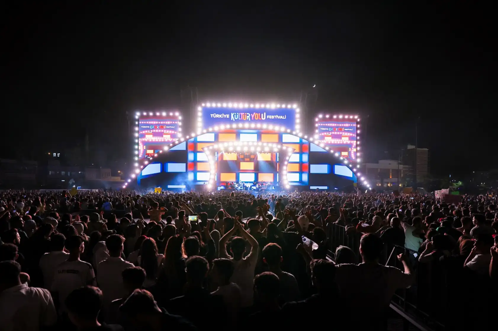 Konya'da 9 gün boyunca ücretsiz konser! İşte gün gün sahne alacak yıldızlar