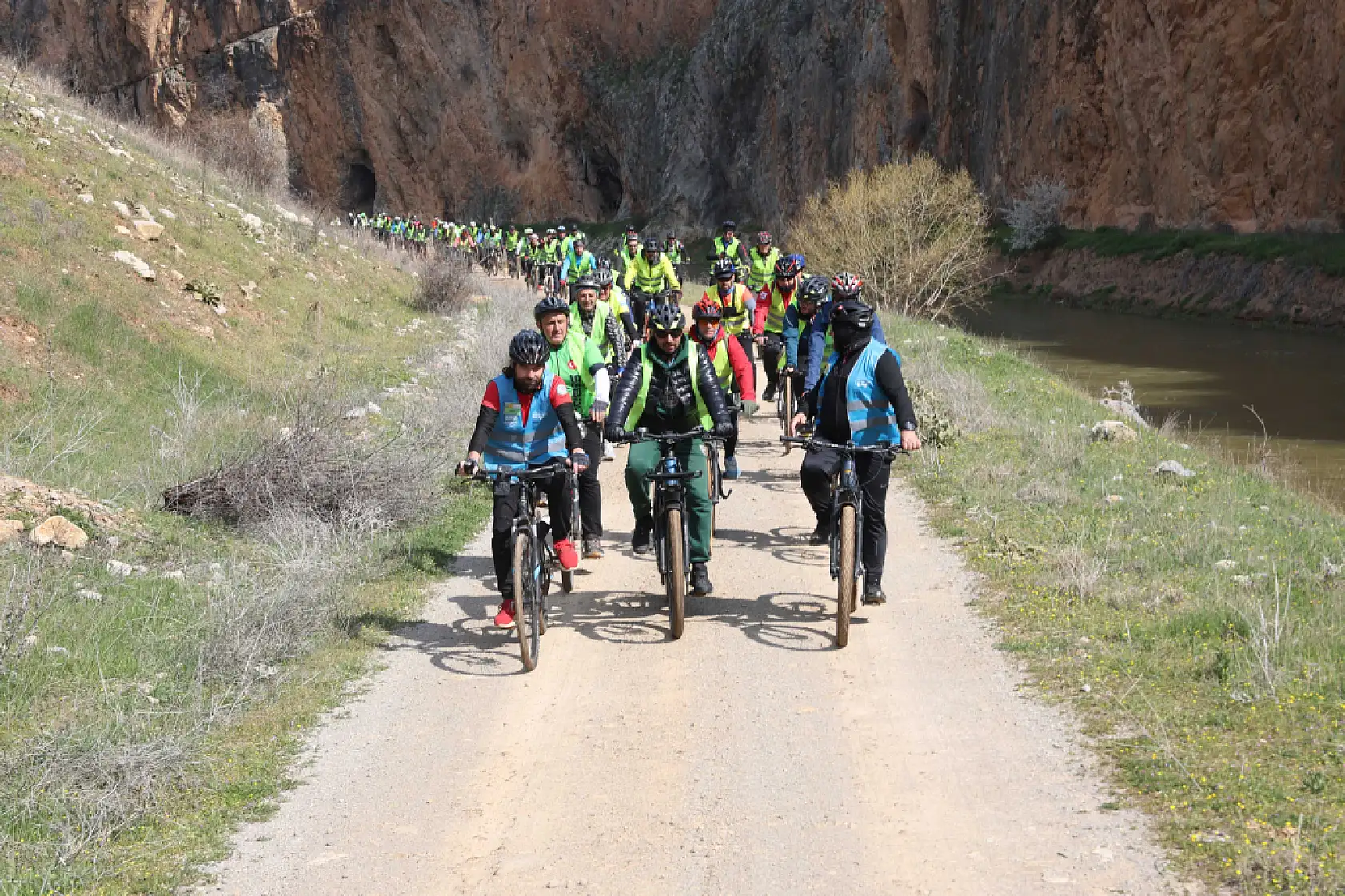 Konya'da bisikletseverlerden 55 kilometrelik doğa turu!