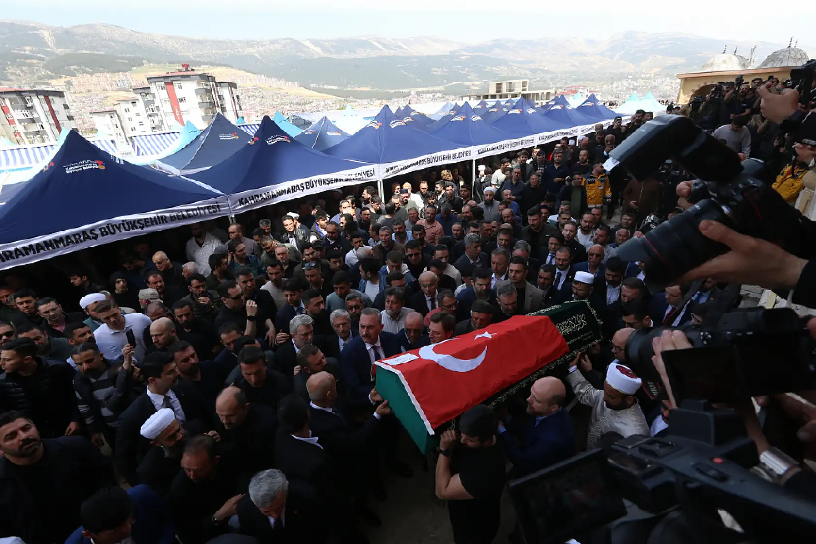 Türkiye öğrencilerini uğurluyor! 11 yaşındaki yavrulara son veda!