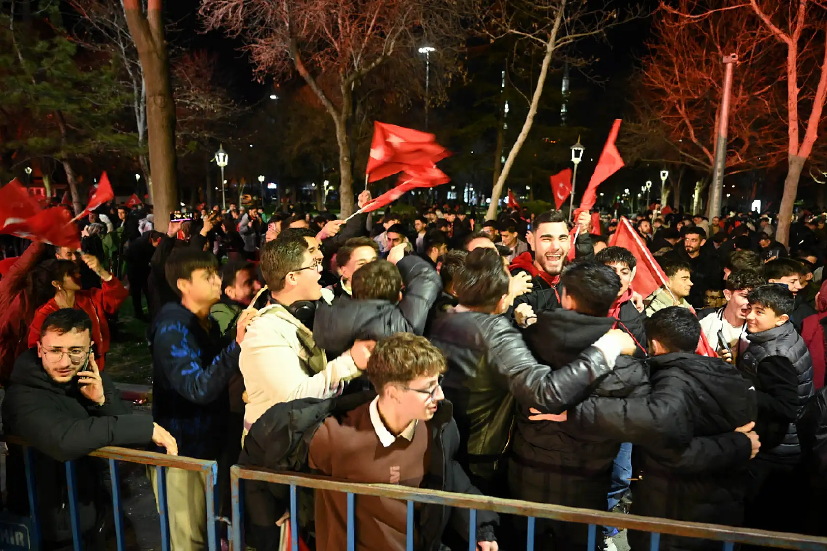 Tarihi zafer, muhteşem coşku! Konyalılar milli maçı dev ekrandan takip etti