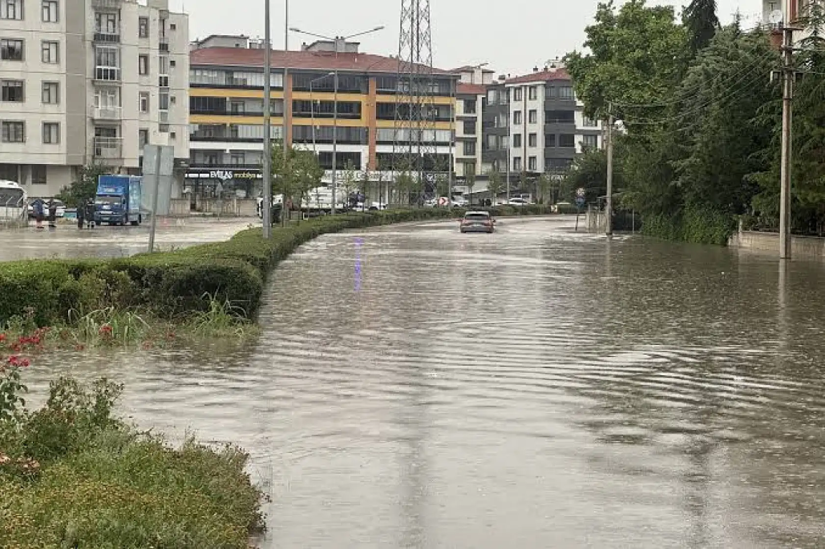 Konya'ya sel ve su baskını uyarısı! Bu ilçelerde yaşayanlar dikkat...