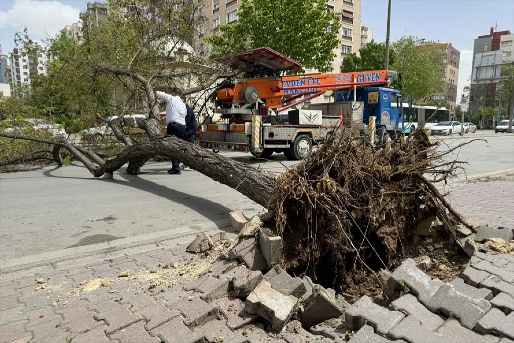 Konya'da fırtına ve sağanak kapıda! O saatlere dikkat!