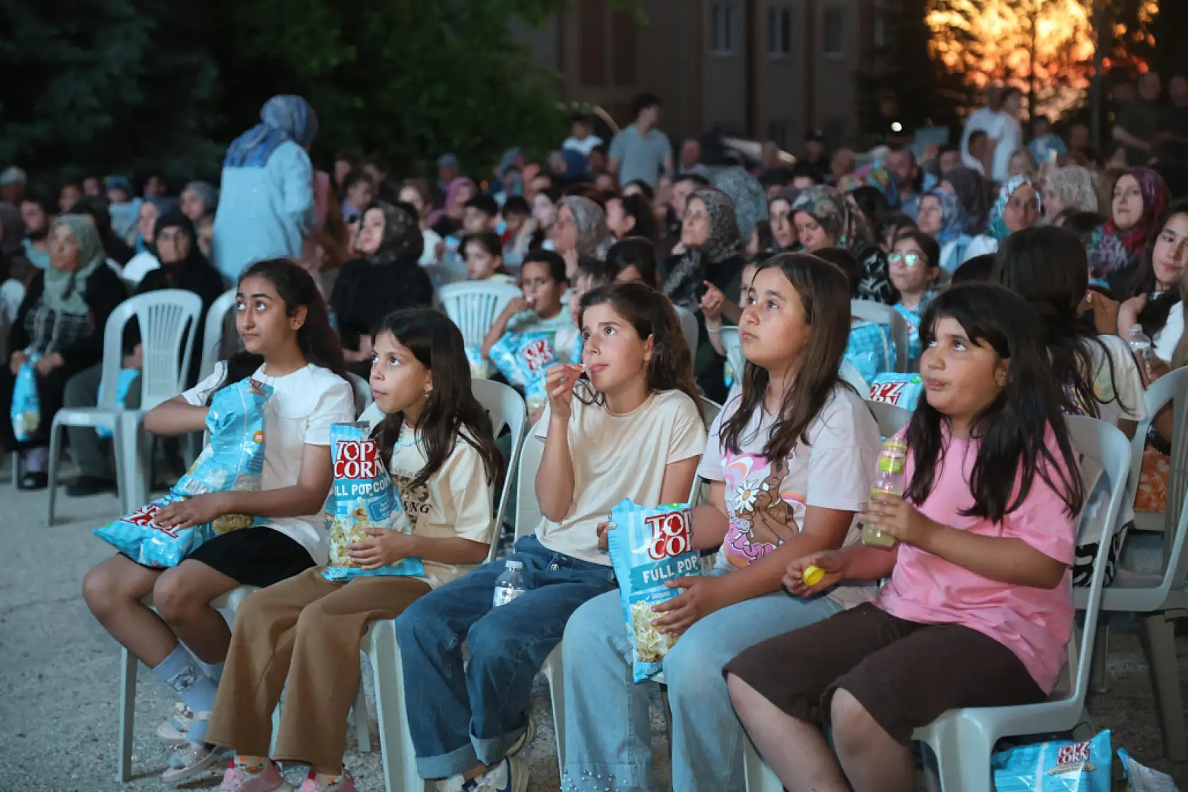 Konya'da açık hava sineması başladı! 'Sinema TIR'ı' yollarda!