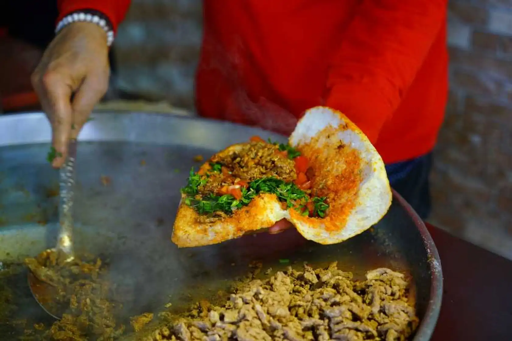 Gıda terörü restoranlara kadar indi! Vatandaşın sağlığıyla kim oynuyor?