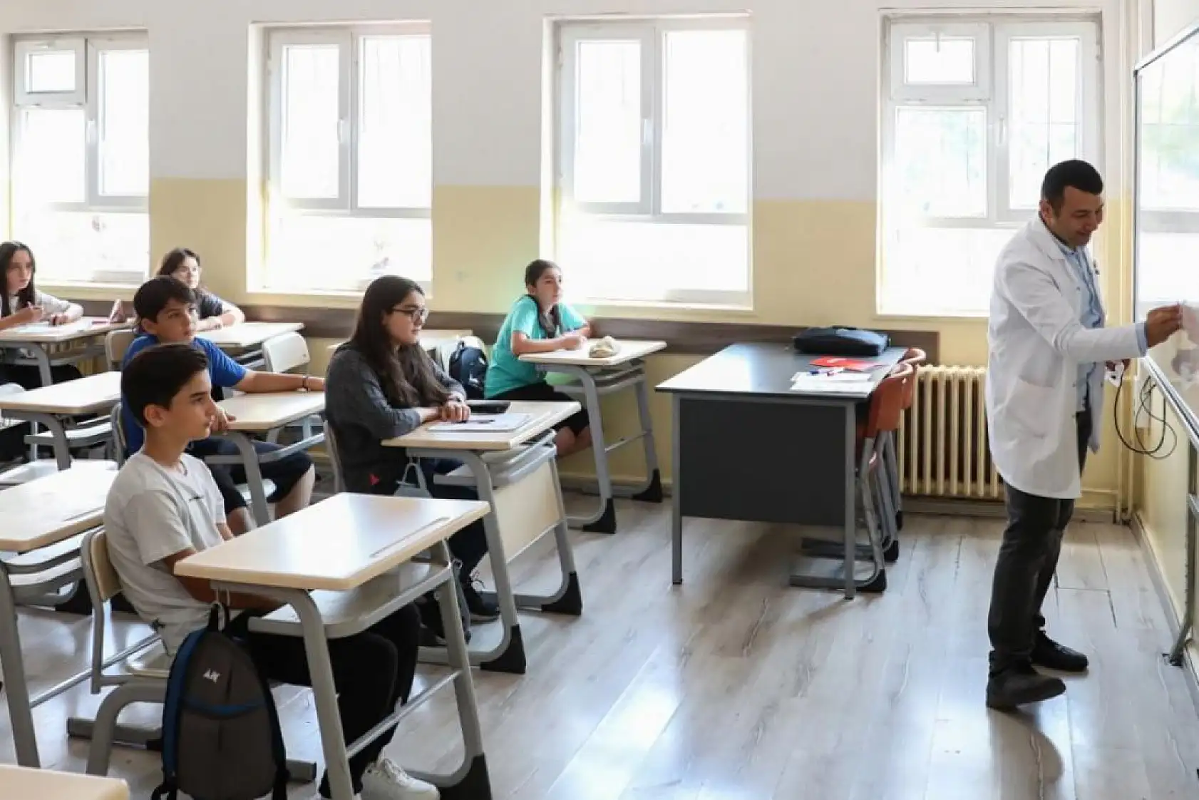 MEB açıkladı: 12 Haziran 2026 okullar tatil mi, neden tatil? 12 Haziran Cuma kimlere tatil, idari izin mi?