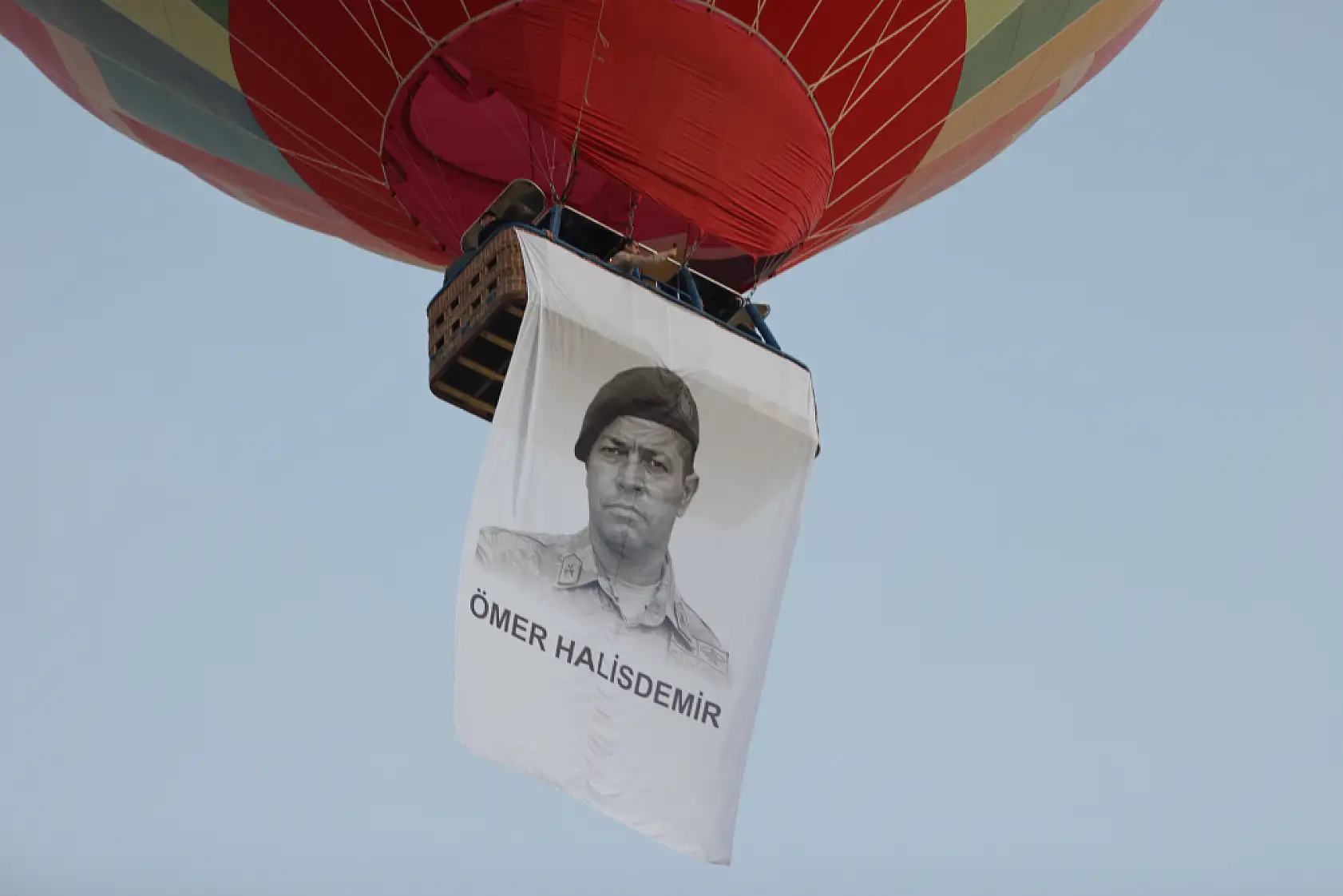 Kapadokya'da balonlar 15 Temmuz'un anısına Türk bayraklarıyla donatıldı!