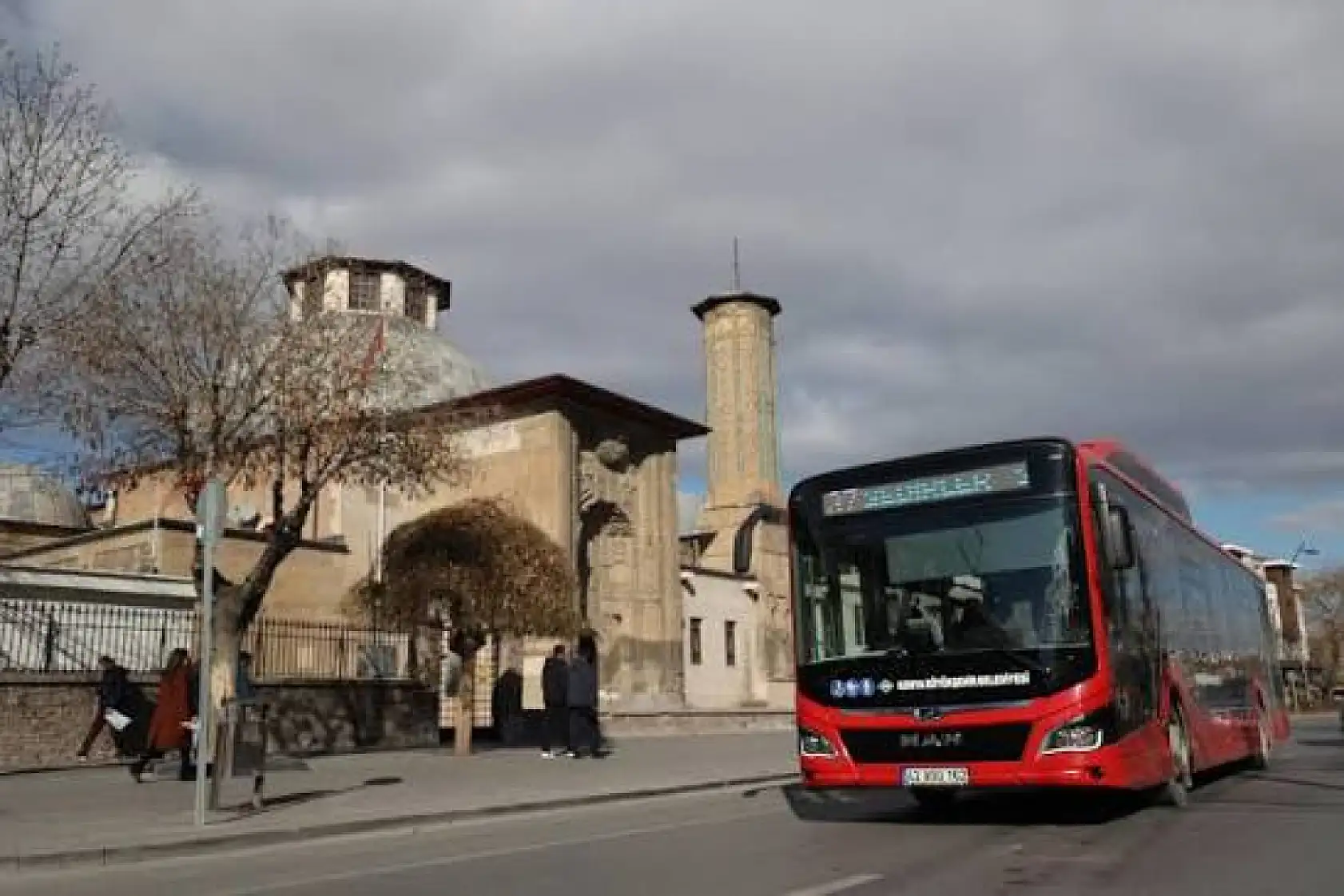 Konya'da toplu ulaşım o saatlerde ücretsiz olacak! İşte ek sefer eklenecek hatlar...