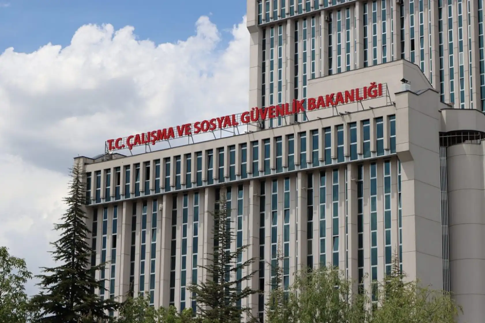 Kendi işinin patronu olmak isteyenlere müjde: 905 bin TL'ye varan hibe desteği başladı!
