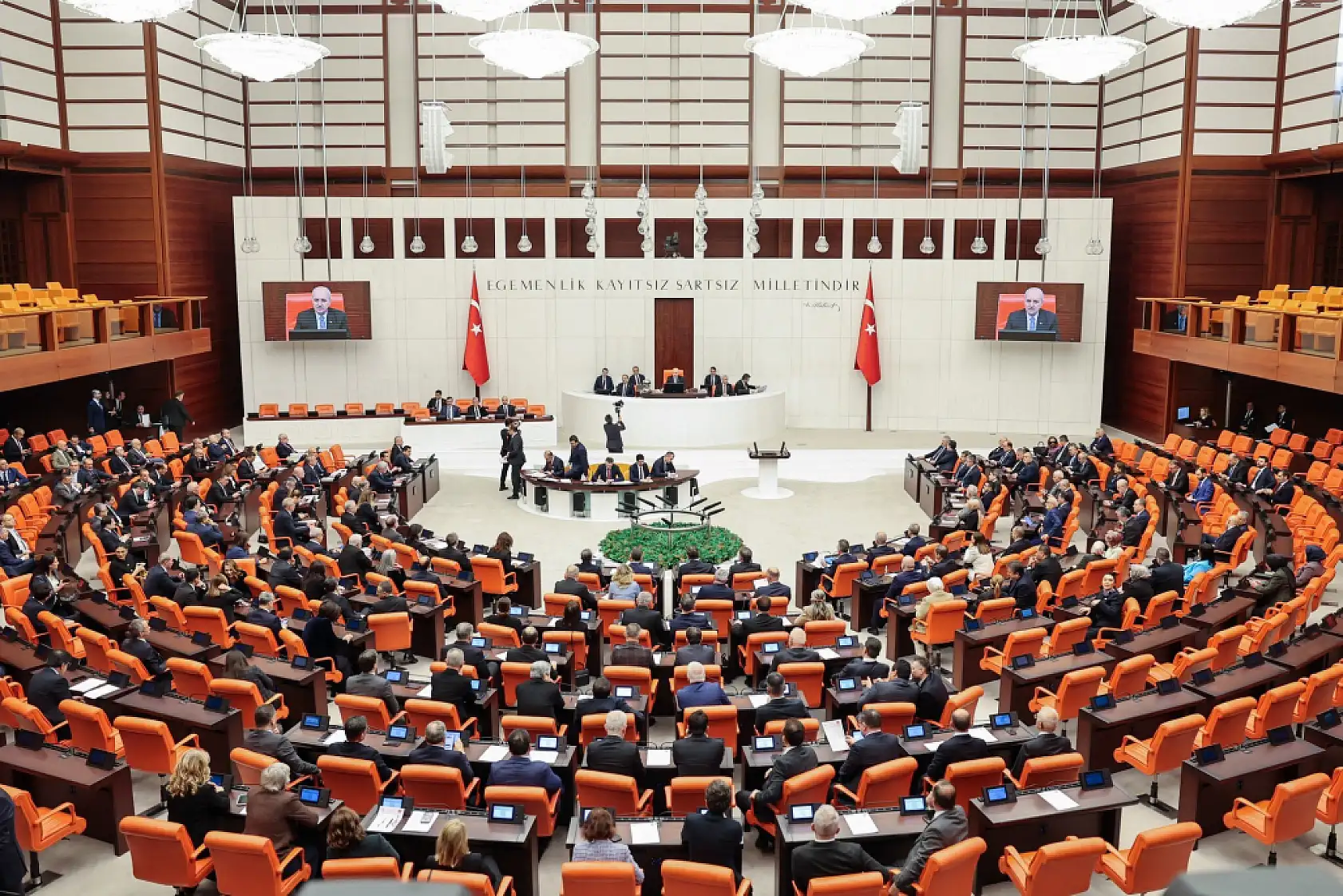 Ev sahibi ve kiracılara müjde: Fahiş site aidatlarına meclis freni!