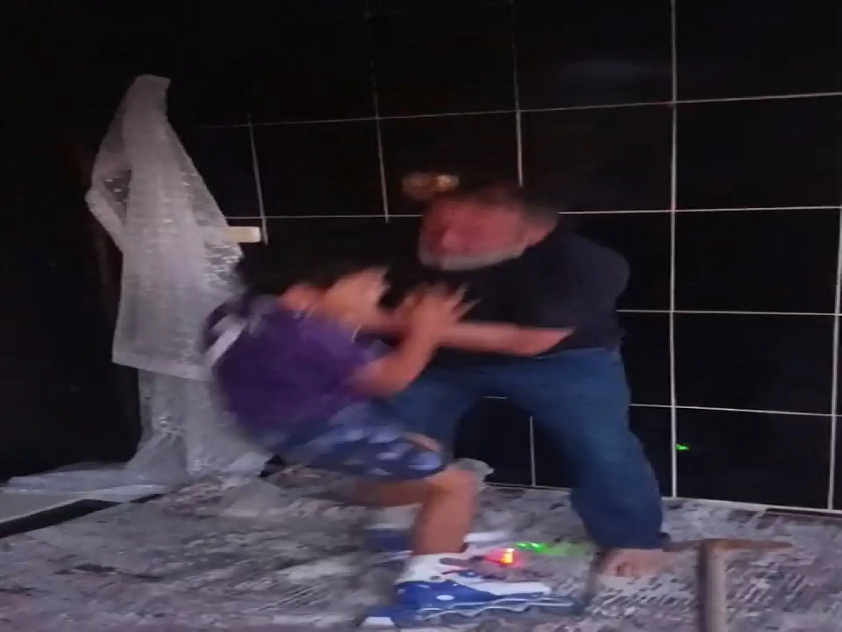 Elinde kazmayla çocuğa saldırdı! Konya'yı ayağa kaldıran görüntülerle ilgili açıklama...