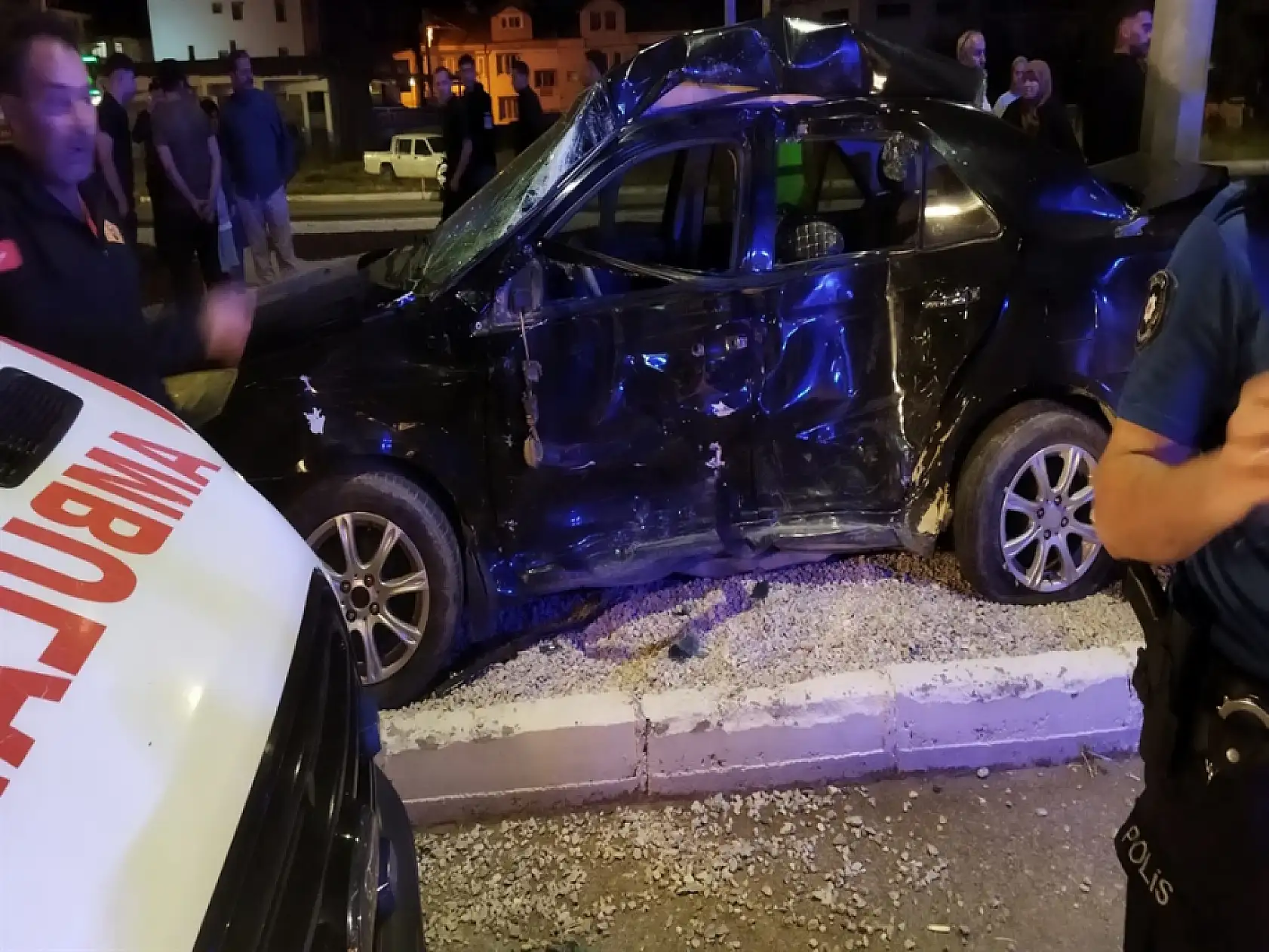 Konya yolunda yürek yakan kaza! Otomobil biçildi: 1 ölü, 1 ağır yaralı!