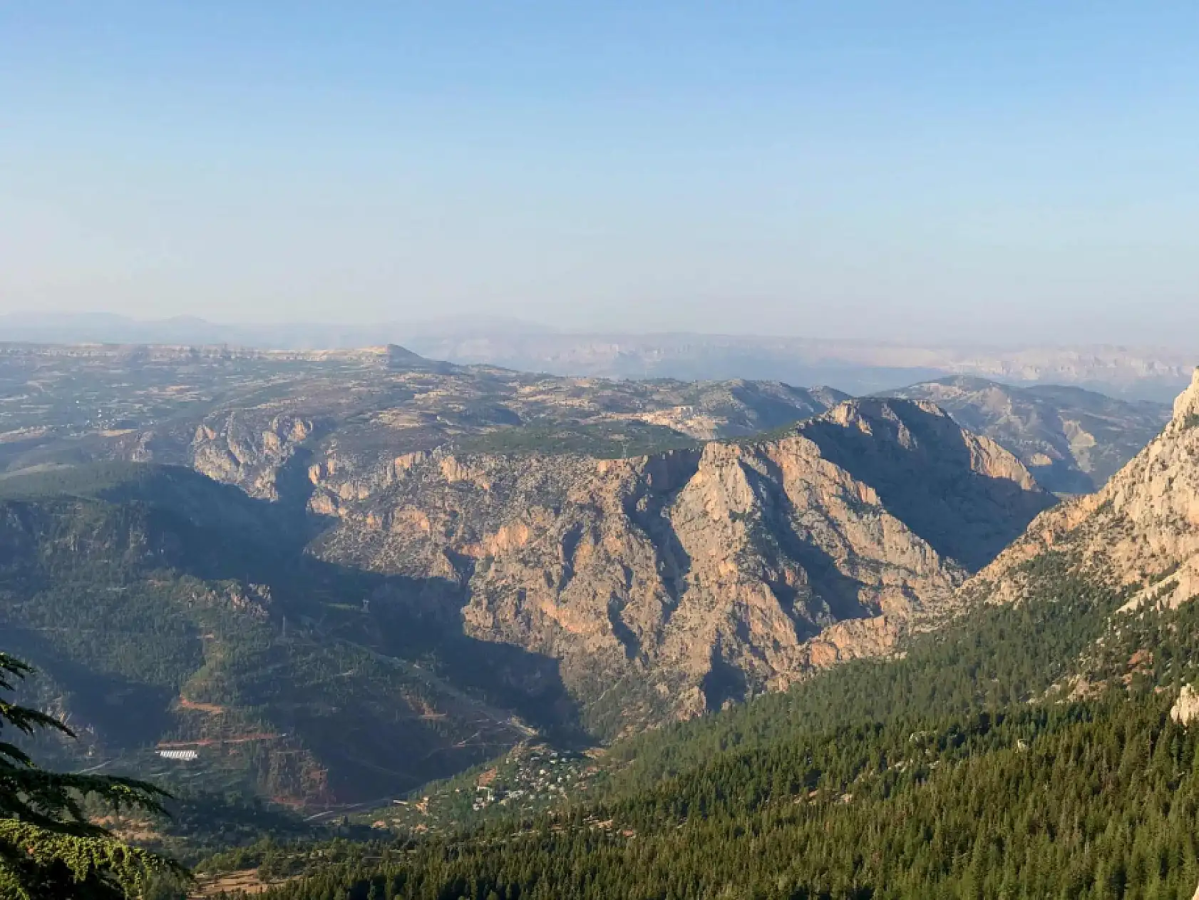 Bu köy gerçek anlamda gün yüzü görmüyor! Sadece 3 saat...