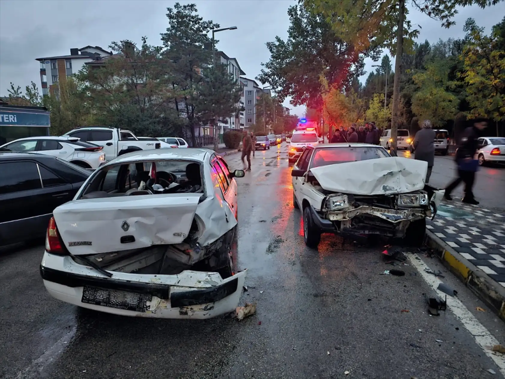 Konya'da yürekleri ağza getiren kaza! 1'i bebek 6 yaralı!