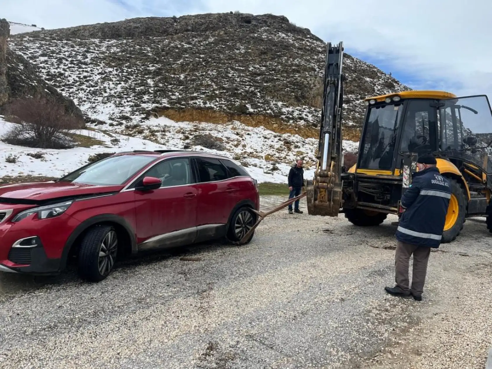 Yayla yolu kapandı, aile mahsur kaldı: Konya'da nefes kesen kurtarma operasyonu!