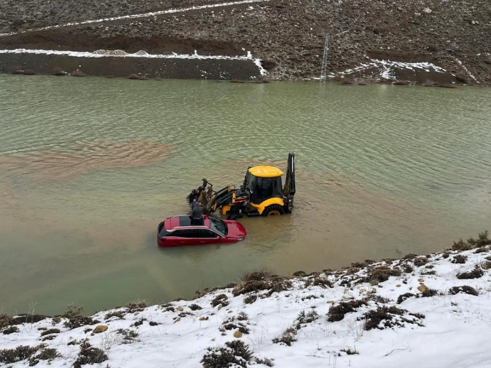 Yayla yolu kapandı, aile mahsur kaldı: Konya'da nefes kesen kurtarma operasyonu!