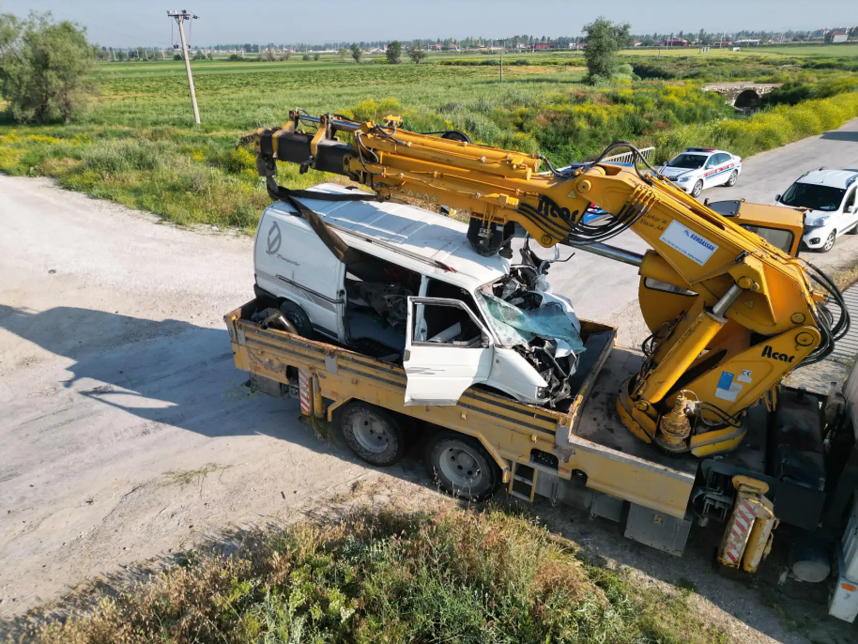 Son dakika: Konya yolunda yolcu treniyle kamyonet birbirine girdi! 210 metre sürüklendi!