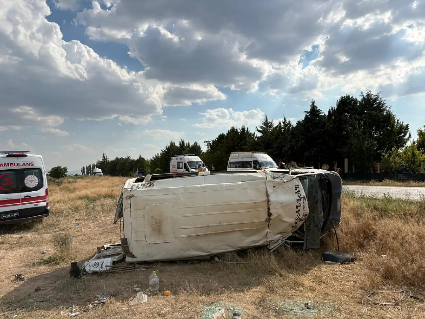 Son dakika! Konya'da tarım işçilerini taşıyan minibüs devrildi: 17 yaralı