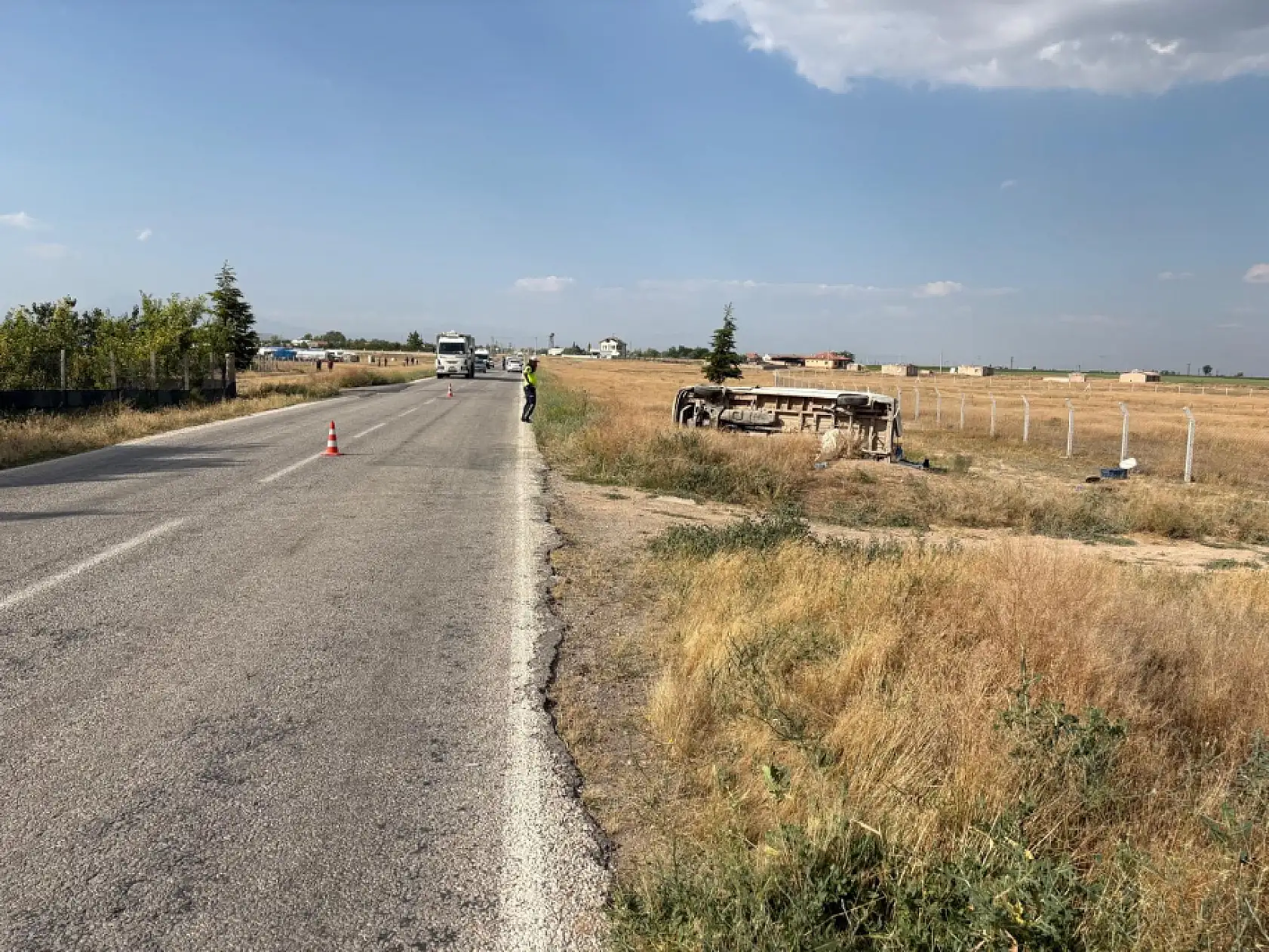 Son dakika! Konya'da tarım işçilerini taşıyan minibüs devrildi: 17 yaralı