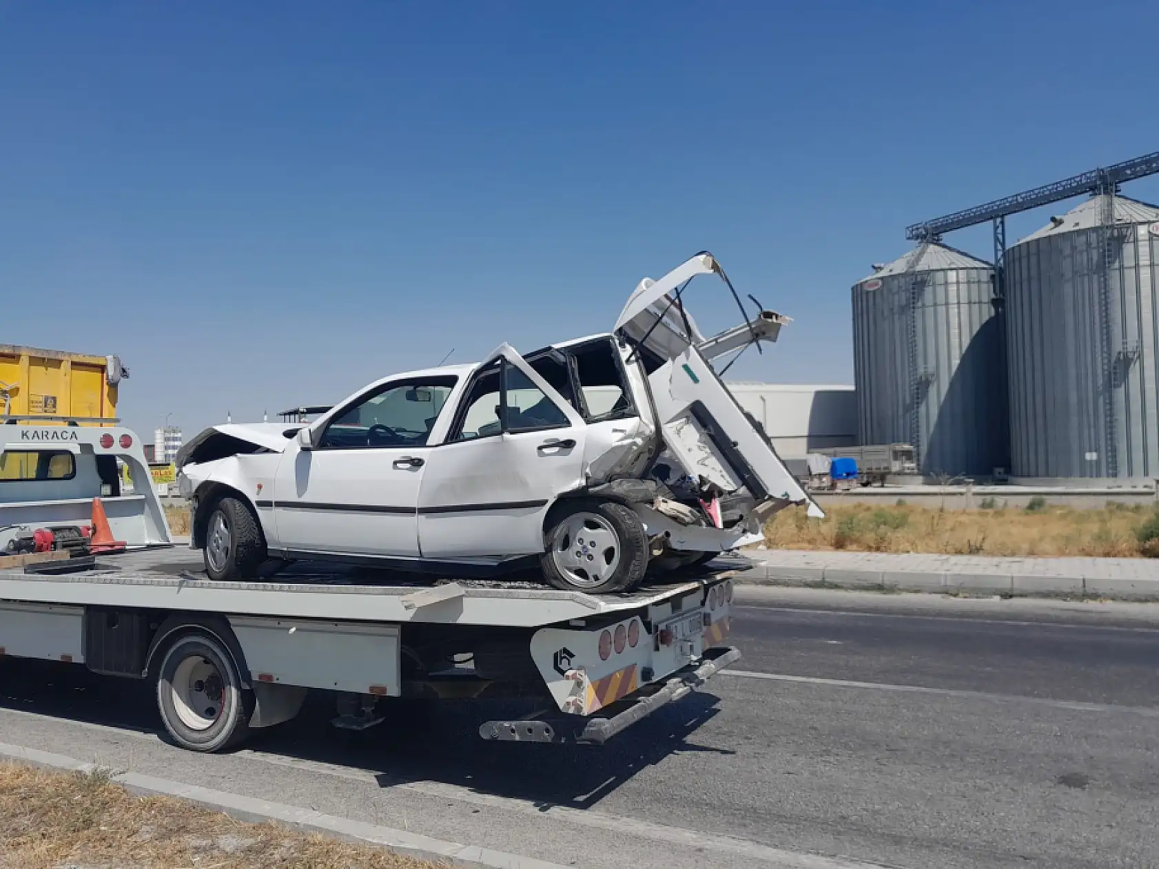 Son dakika: Konya 3 otomobil birbirine girdi trafik kilitlendi: 9 yaralı!