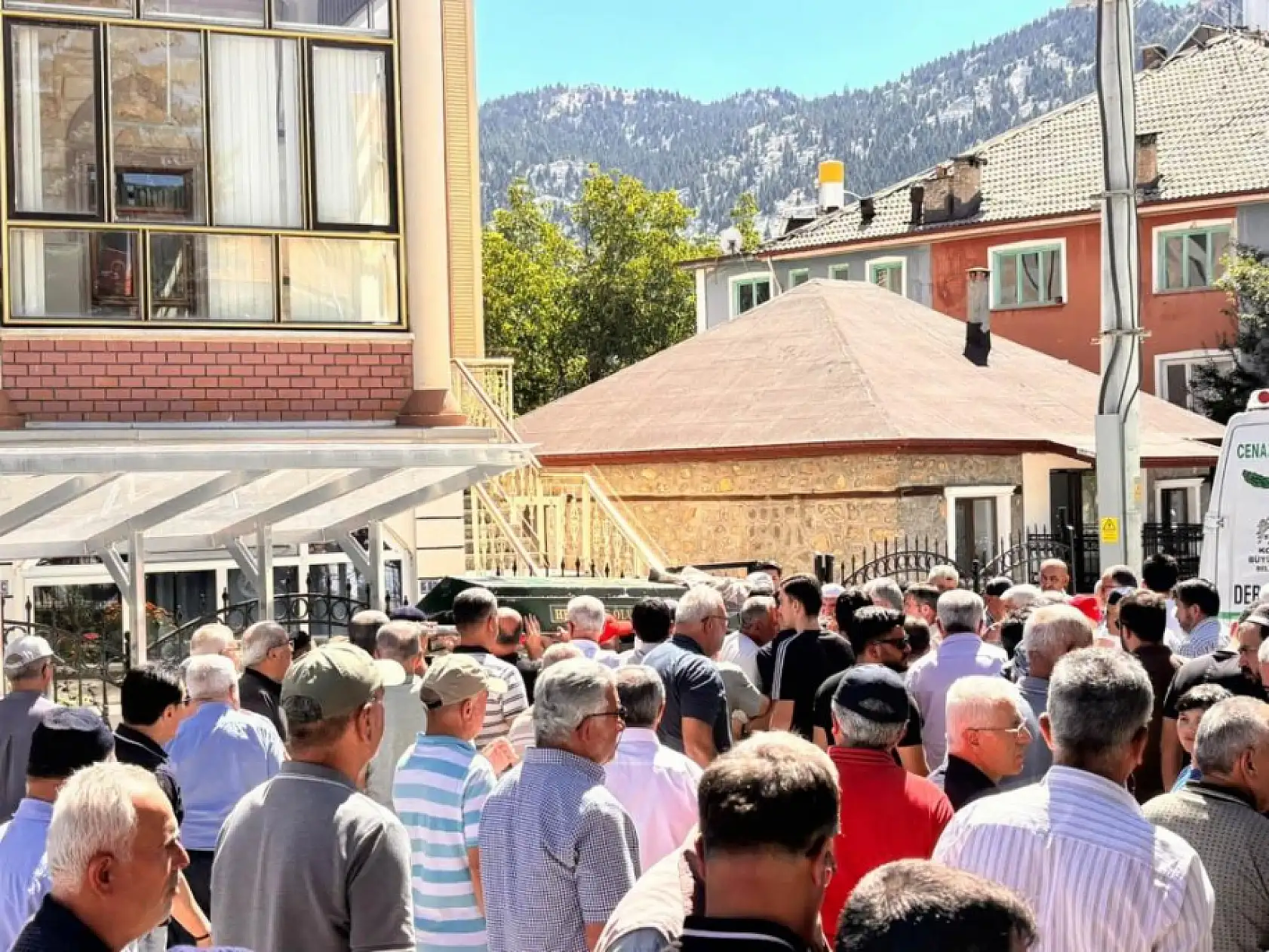 Konya'da akılalmaz kaza! Kaska giren arı ölümü getirdi!