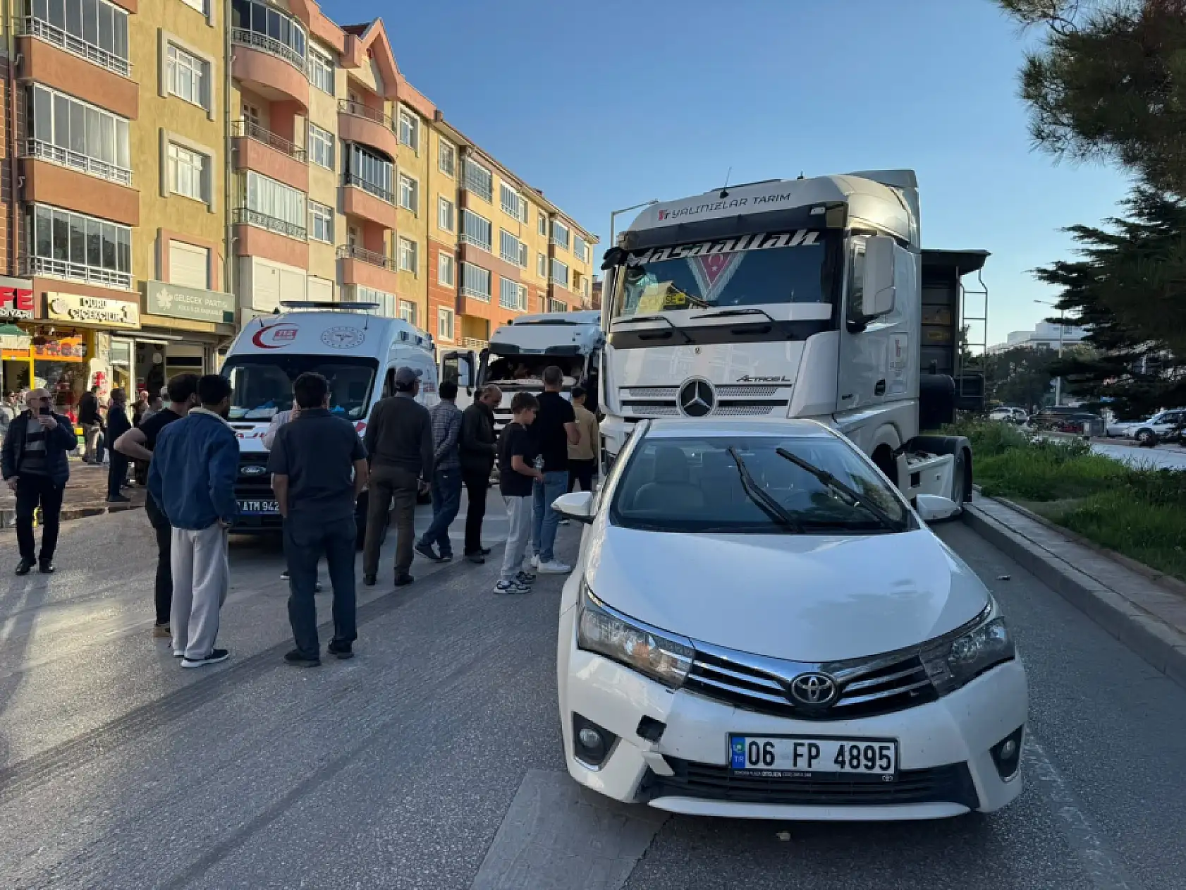 Konya'da 3 aracın karıştığı kaza trafiği kilitledi: 1 yaralı!