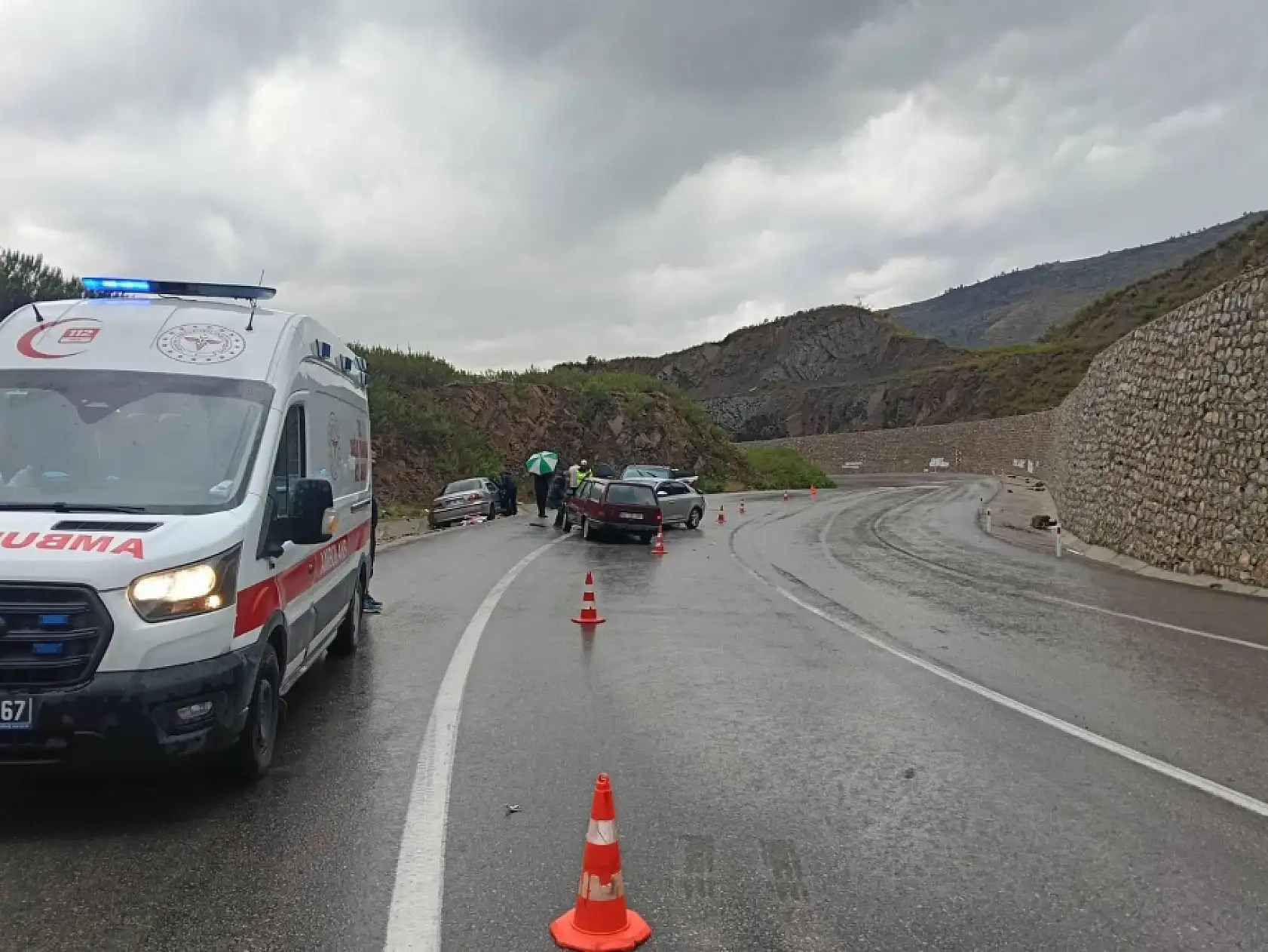 Şerit ihlali faciaya neden oldu! Konya yolunda 3 araç çarpıştı